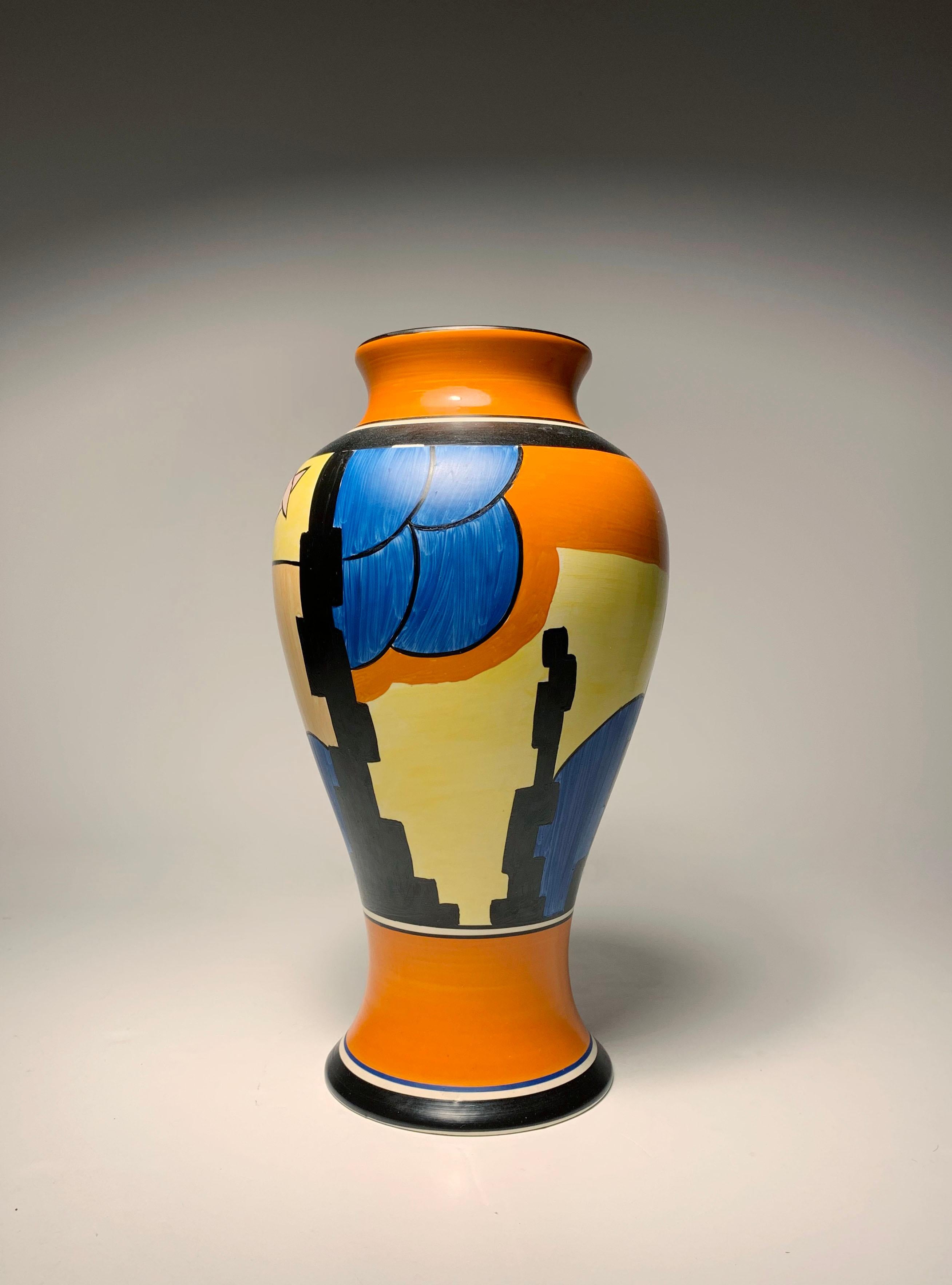 Art Déco Vaso Wedgwood Bizarre Sunray Meiping del 1990 di Clarice Cliff in vendita
