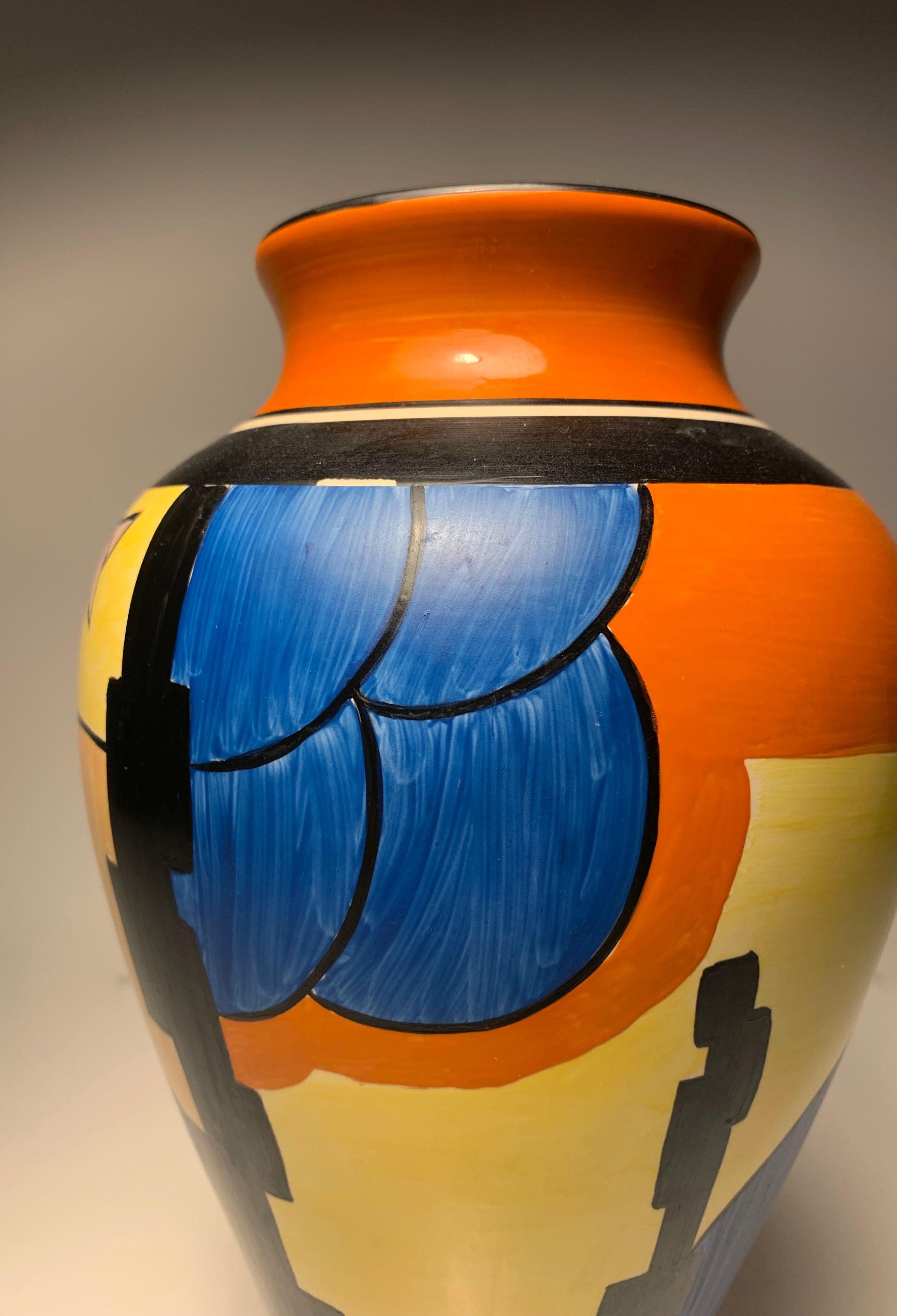 Vaso Wedgwood Bizarre Sunray Meiping del 1990 di Clarice Cliff In condizioni buone in vendita a Chicago, IL