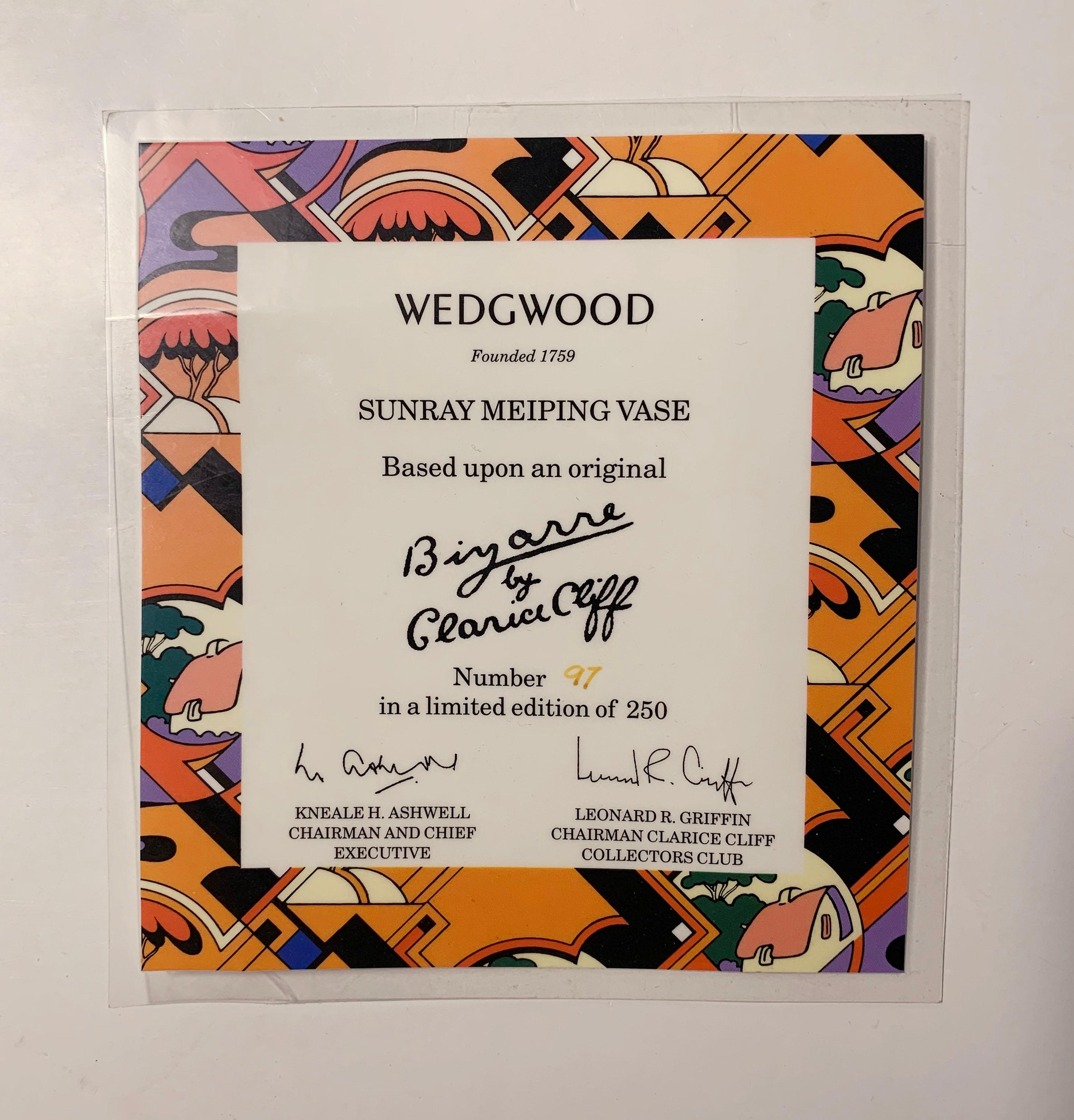 Terracotta Vaso Wedgwood Bizarre Sunray Meiping del 1990 di Clarice Cliff in vendita