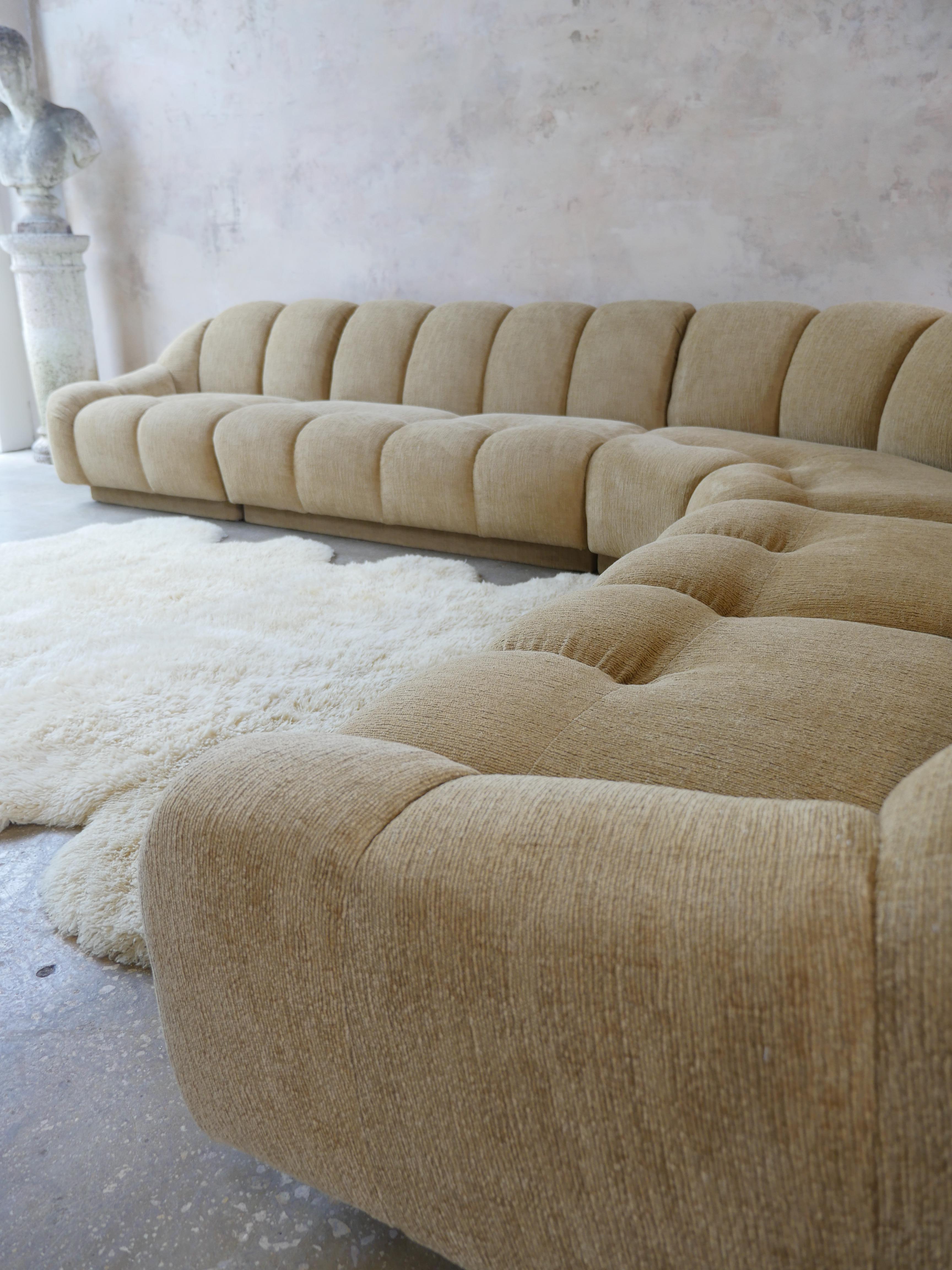 1990s Weiman four-piece designer sectional sofa commissioned by David L. James interiors, freshly upholstered in a honey brown chenille fabric, from Cowtan and Tout. With it’s timeless bulbous form, the sectional embodies a great balance of style