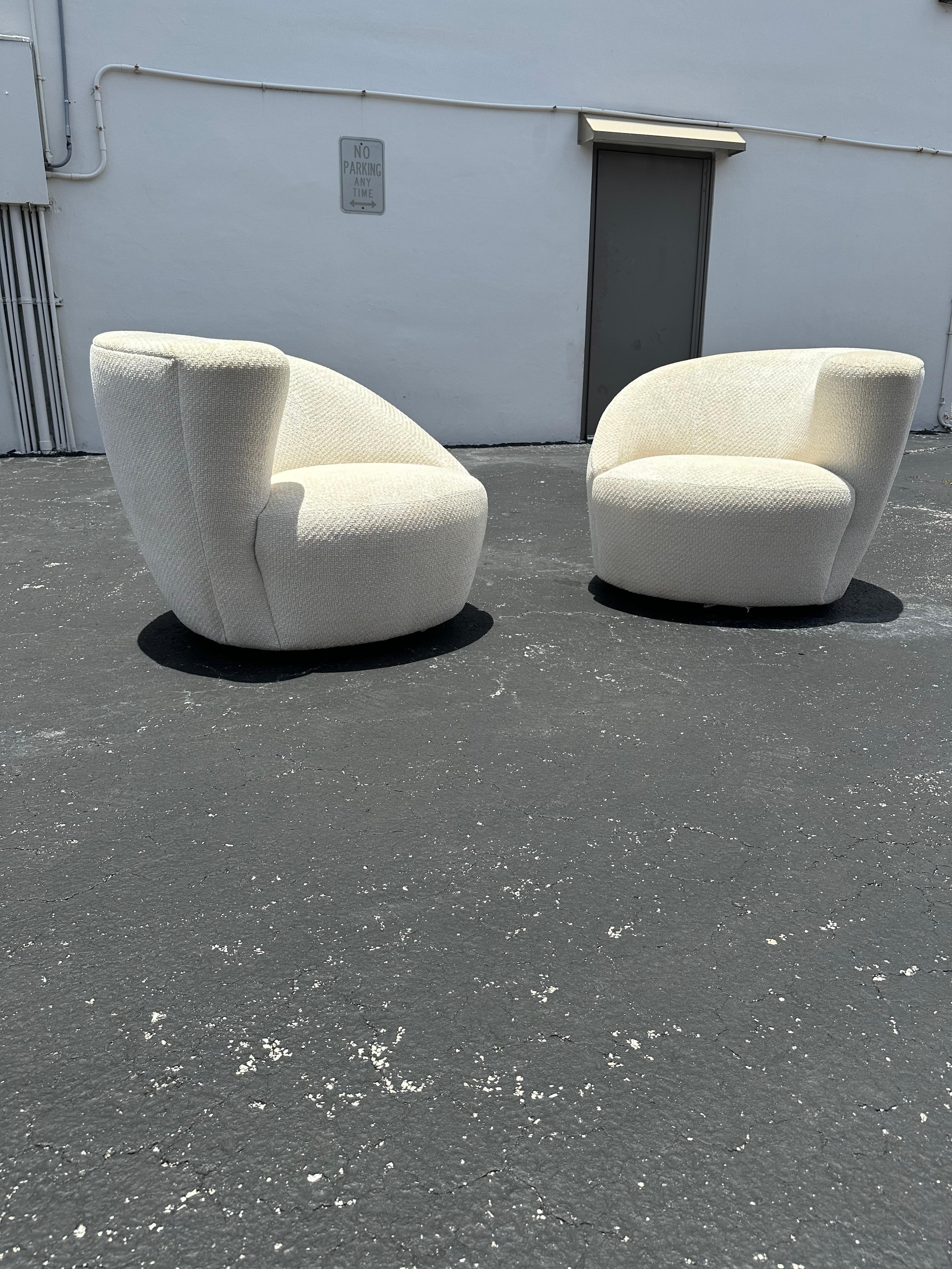 1990er Jahre Weiman Immaculate Maßgeschneiderte Drehstühle, 2er Set (amerikanisch) im Angebot