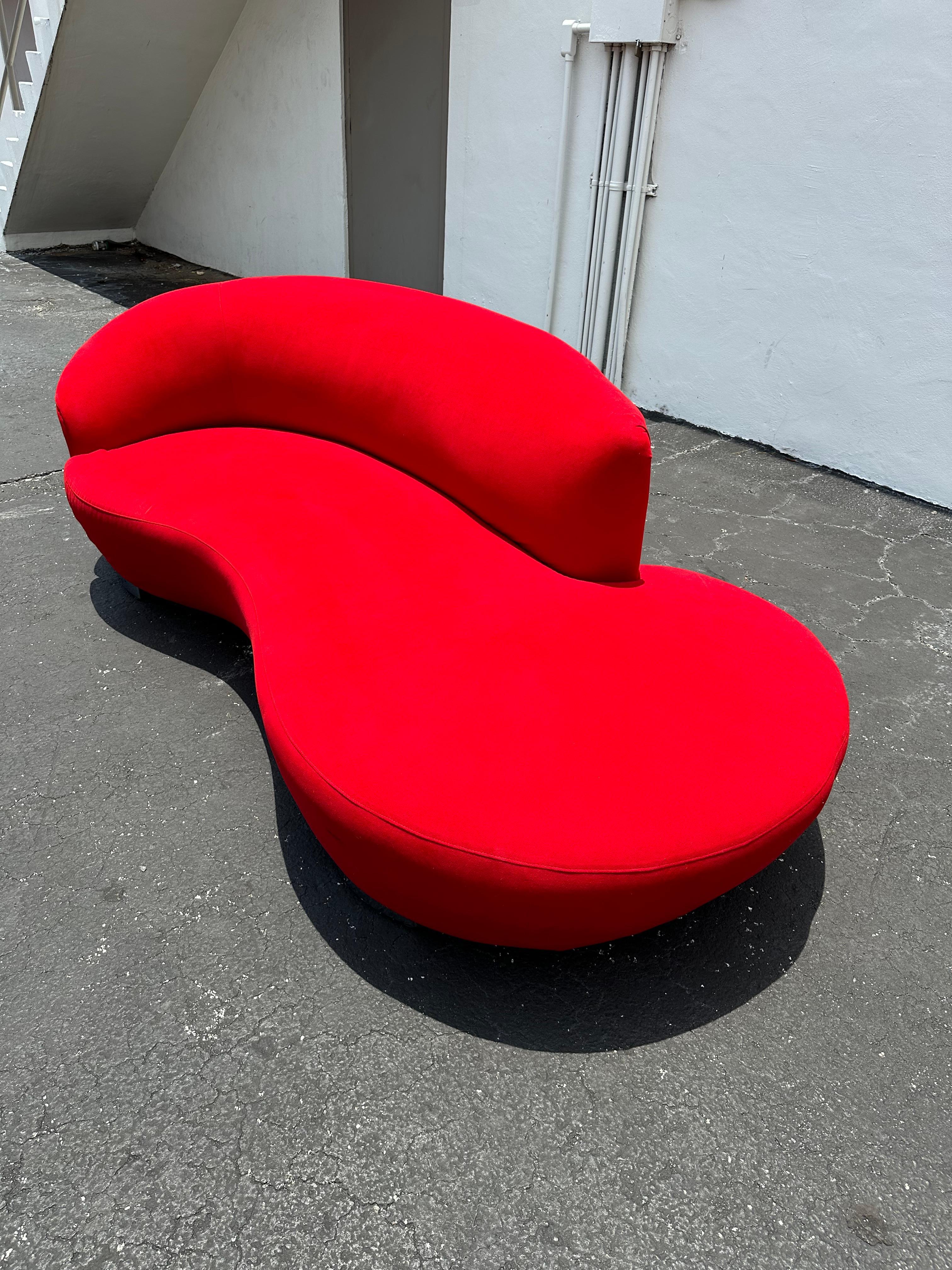 Américain Weiman - Canapé serpentin rouge nuageux des années 1990 en vente