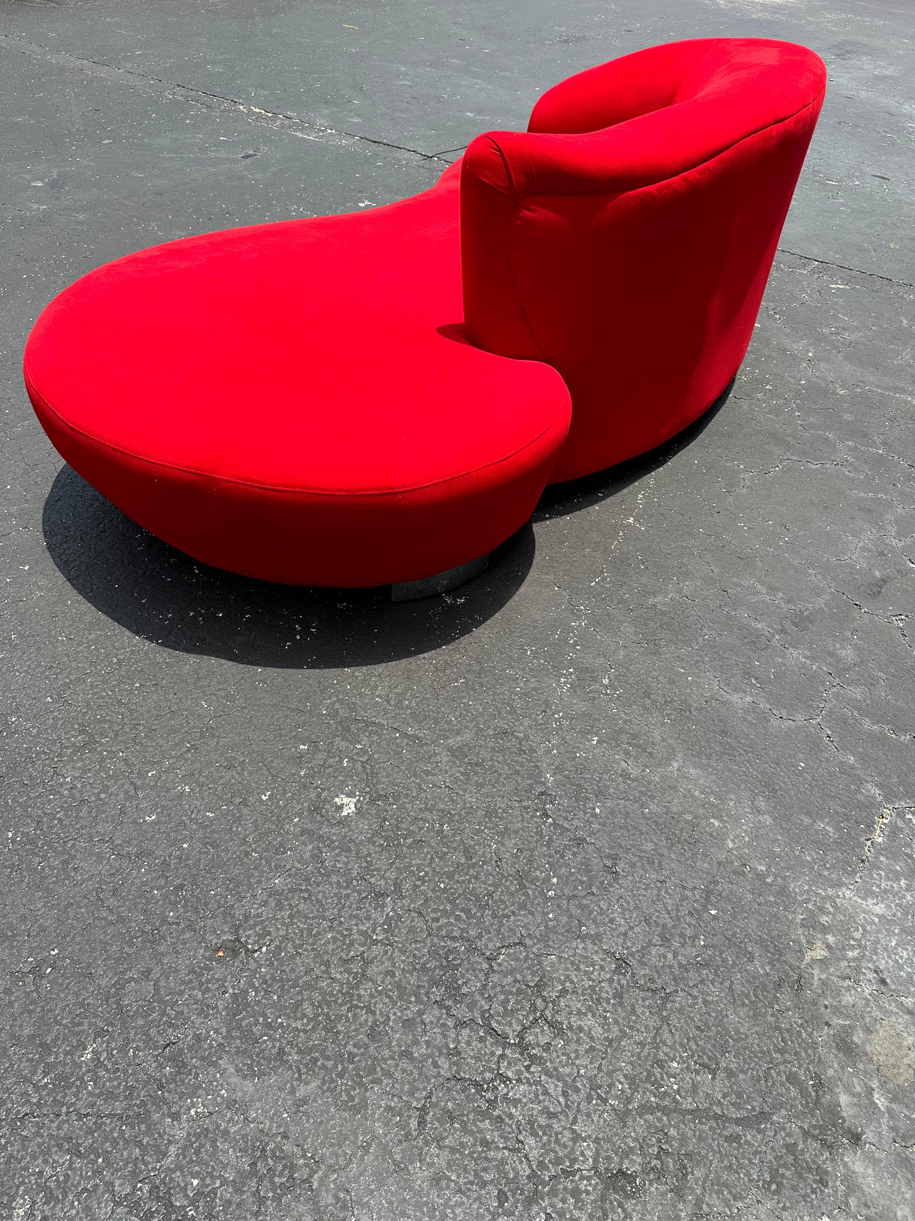 Fin du 20e siècle Weiman - Canapé serpentin rouge nuageux des années 1990 en vente