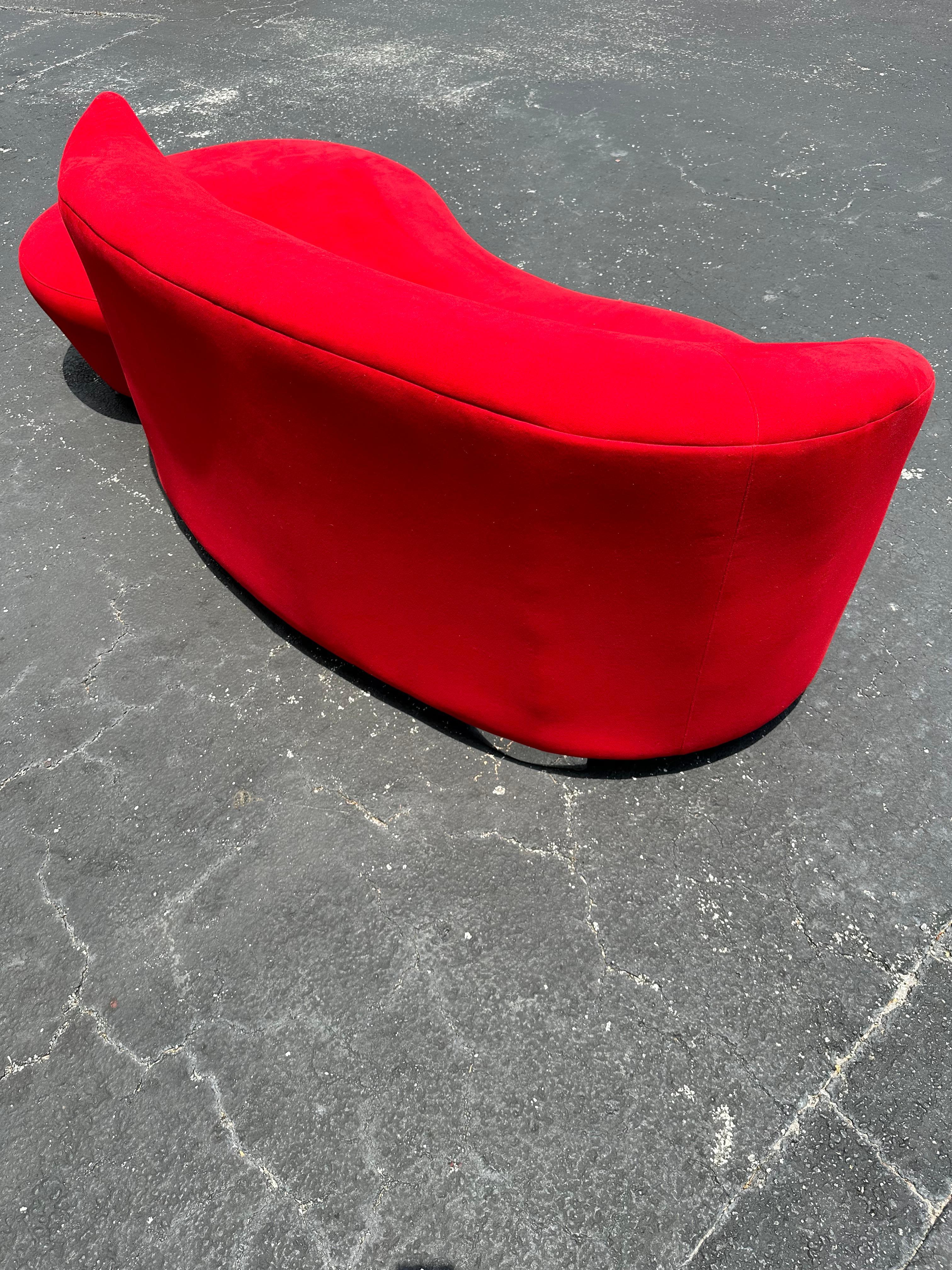 Weiman - Canapé serpentin rouge nuageux des années 1990 en vente 1