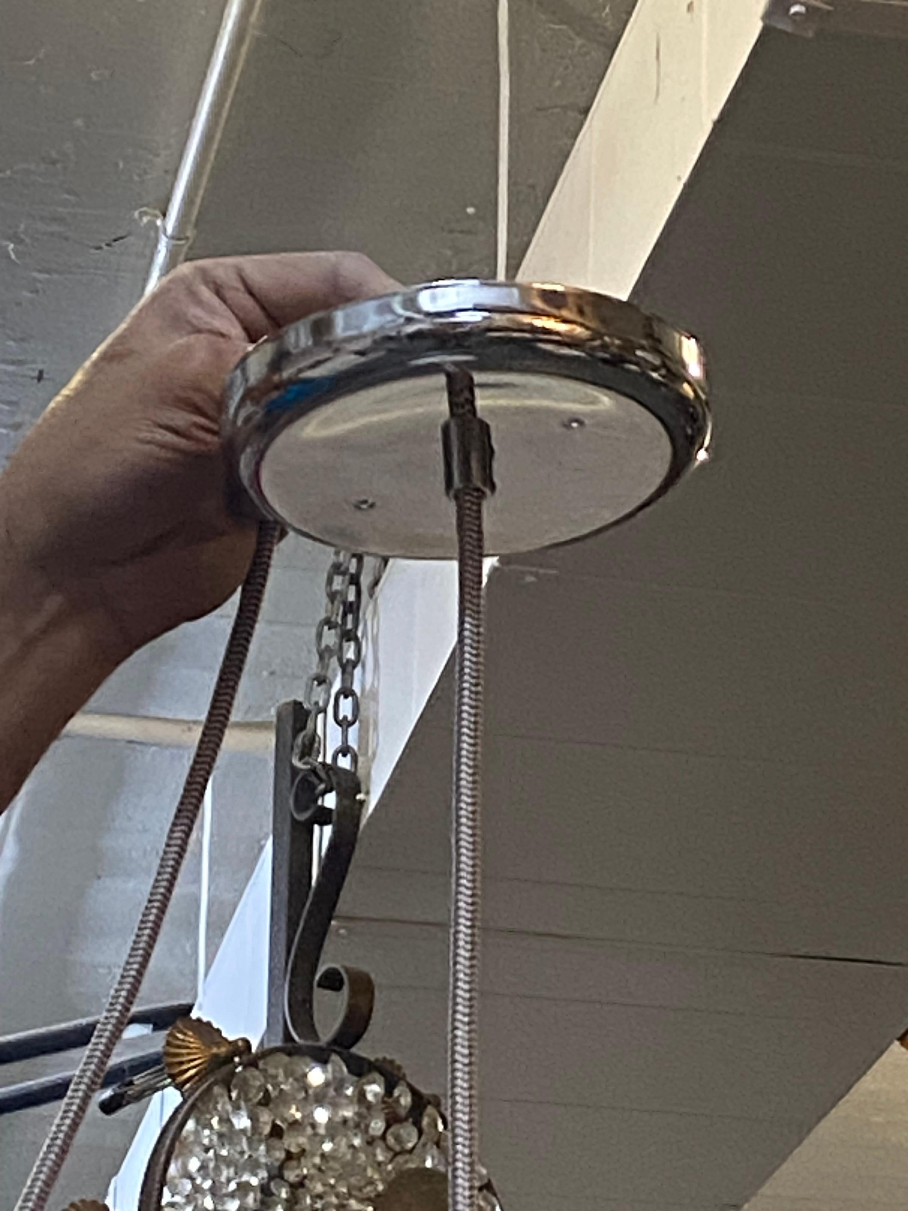 Lampe à suspension en verre cône blanc avec quincaillerie en nickel poli, Neuf Bon état - En vente à New York, NY