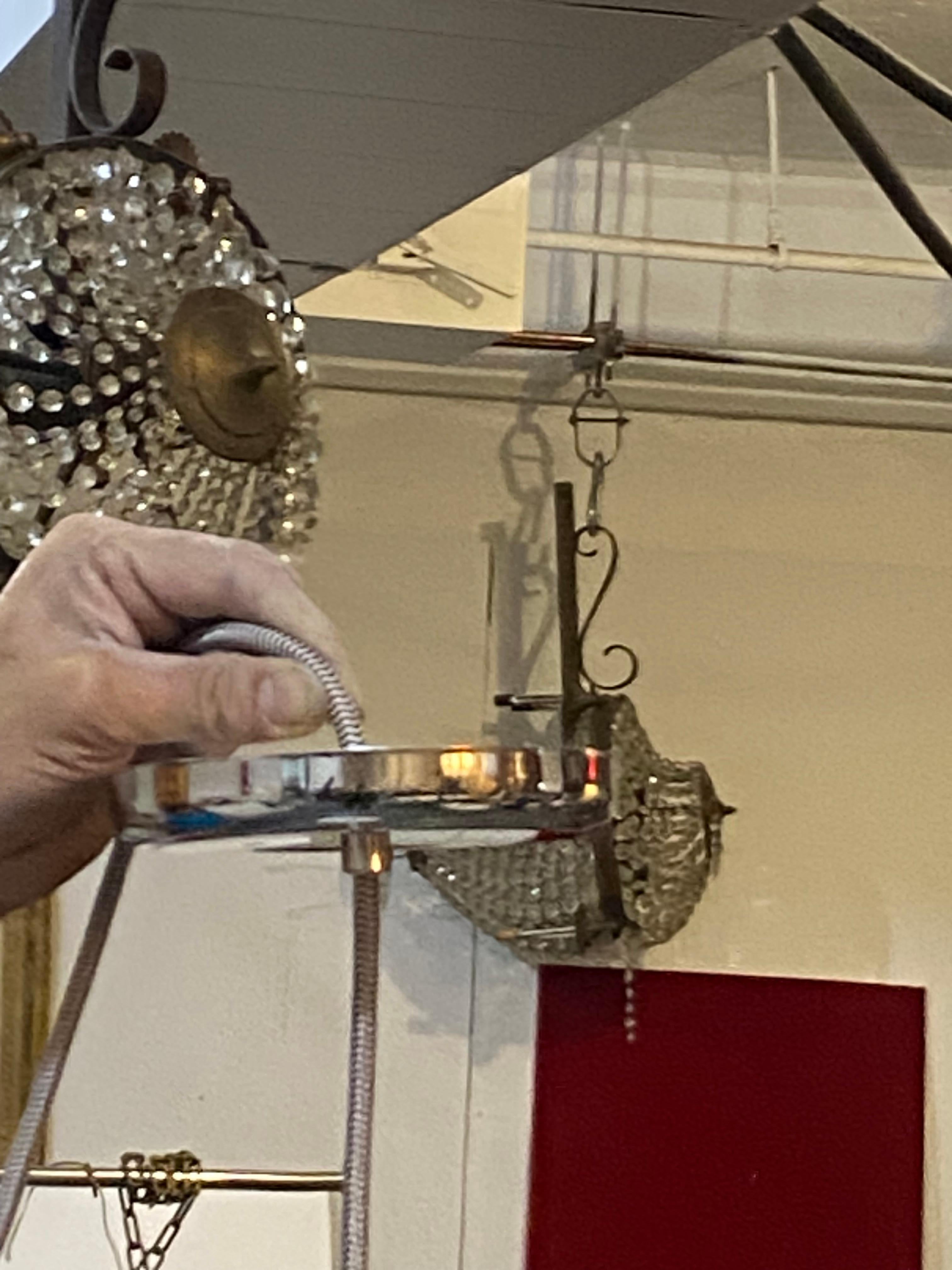 Fine XX secolo Lampada a sospensione in vetro bianco a cono Nuova ferramenta con finitura in nichel lucido in vendita