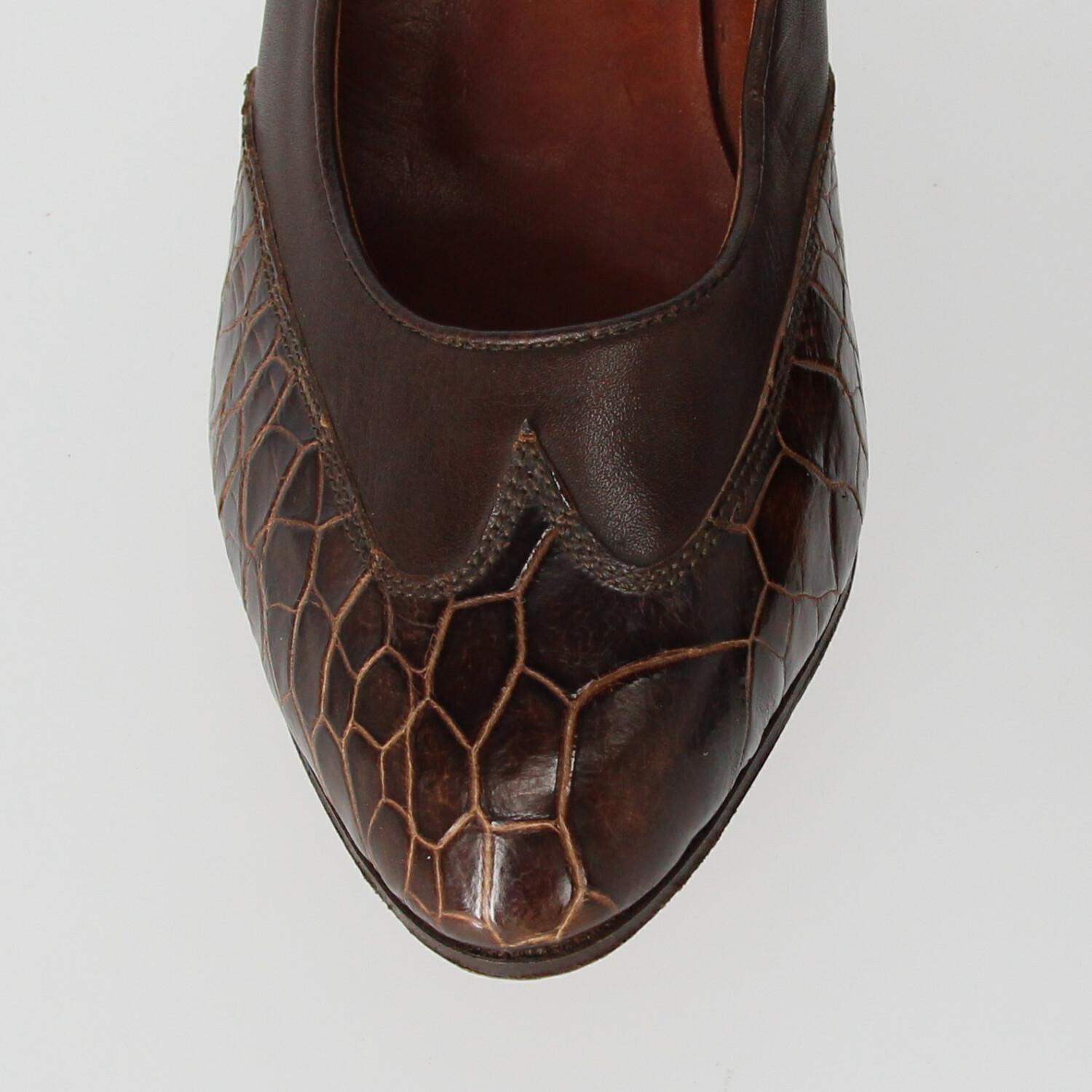 1990s William Crocodile Skin Low-Heeled Pumps 3
