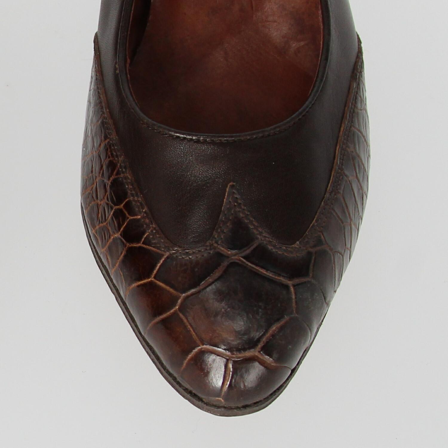 1990s William Crocodile Skin Low-Heeled Pumps 4