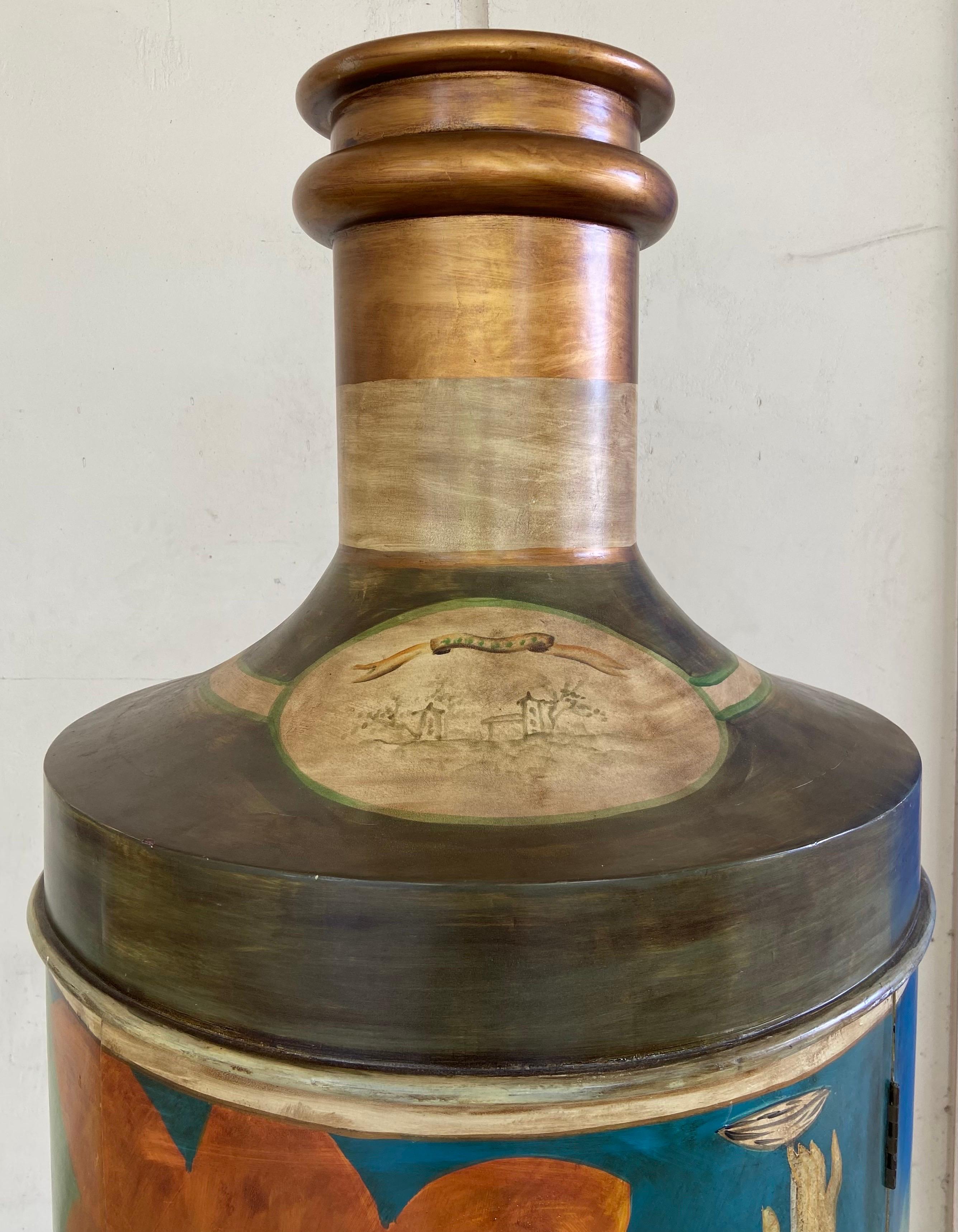 Hollywood Regency 1990s Armadio per la conservazione del vino a forma di bottiglia in stile Art Deco dipinto a mano in vendita