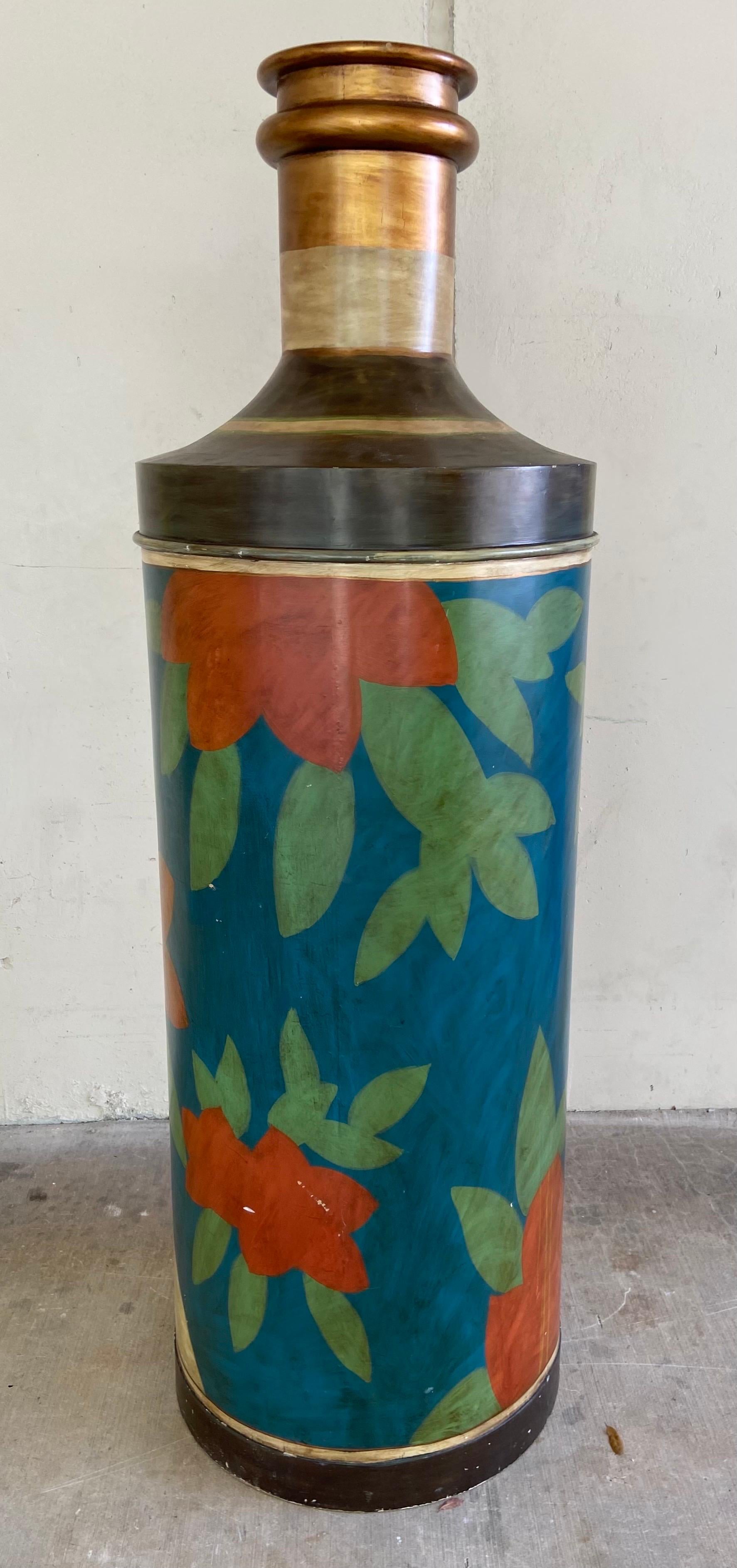 Dipinto a mano 1990s Armadio per la conservazione del vino a forma di bottiglia in stile Art Deco dipinto a mano in vendita
