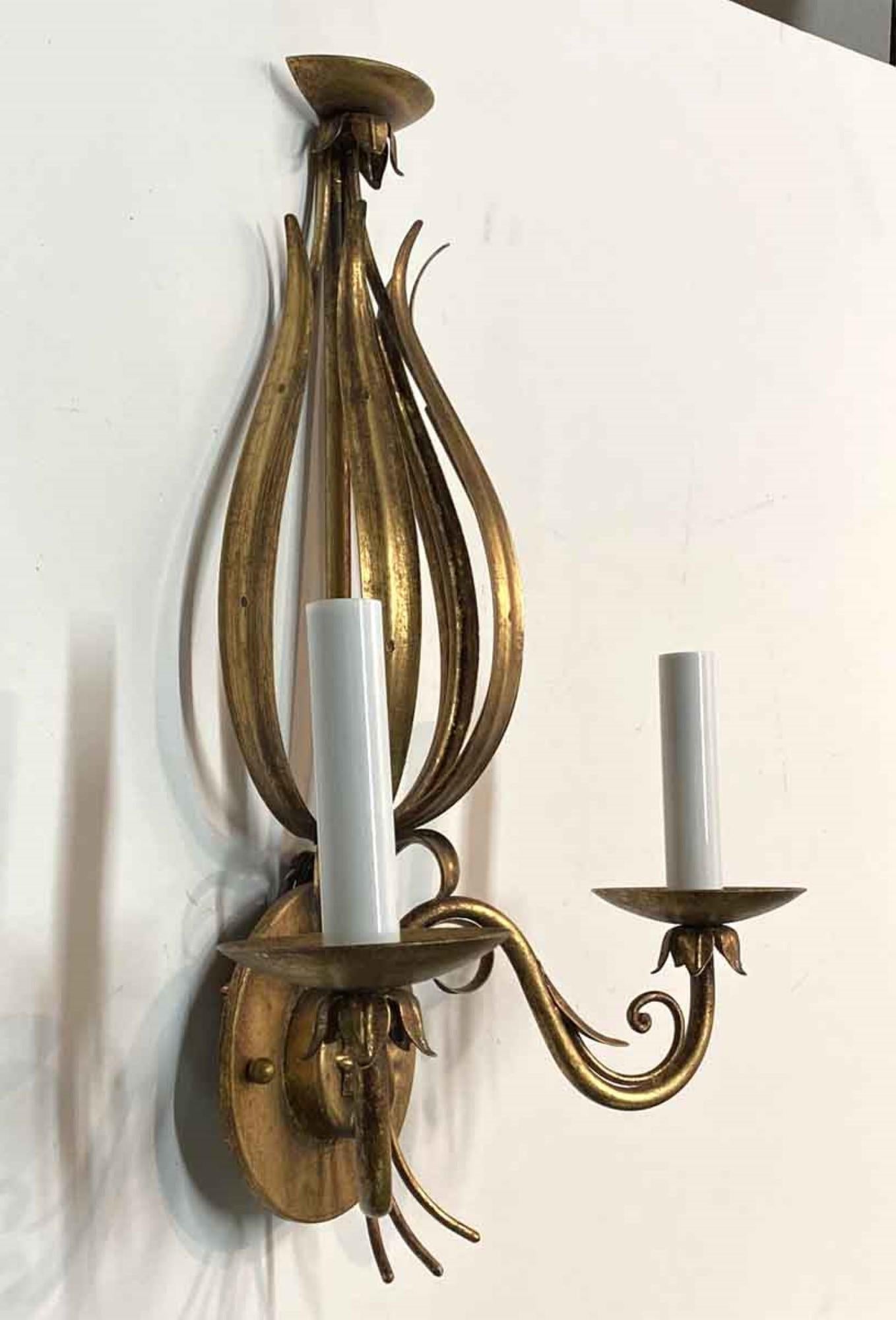 1990s Wrought Iron Foliage Gold Gilt Wall Sconce Done in a Florentine Style In Good Condition In New York, NY