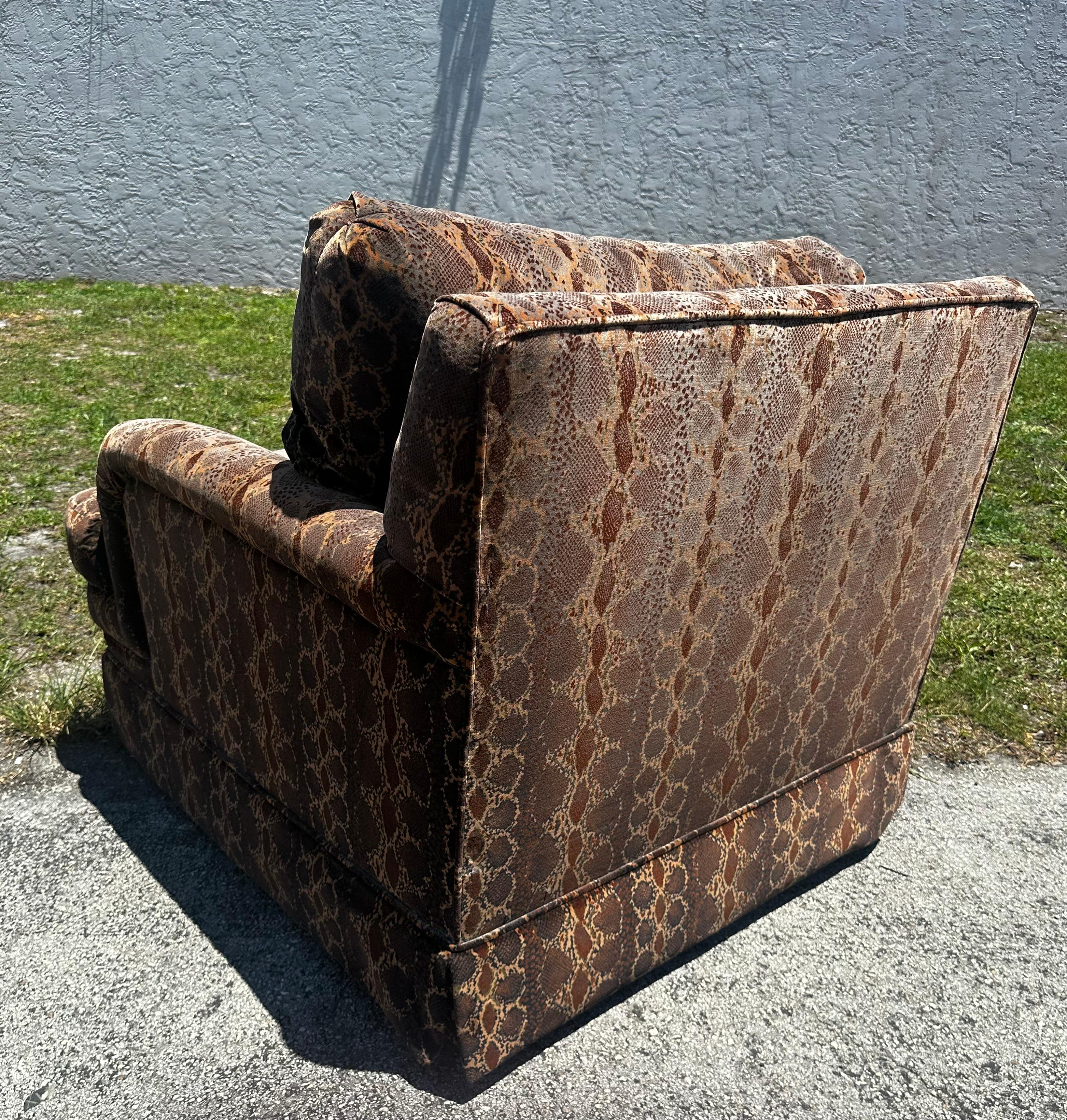 Sedia girevole con rotelle in velluto con stampa pitone degli anni '90, set di 3 sedie in vendita 5