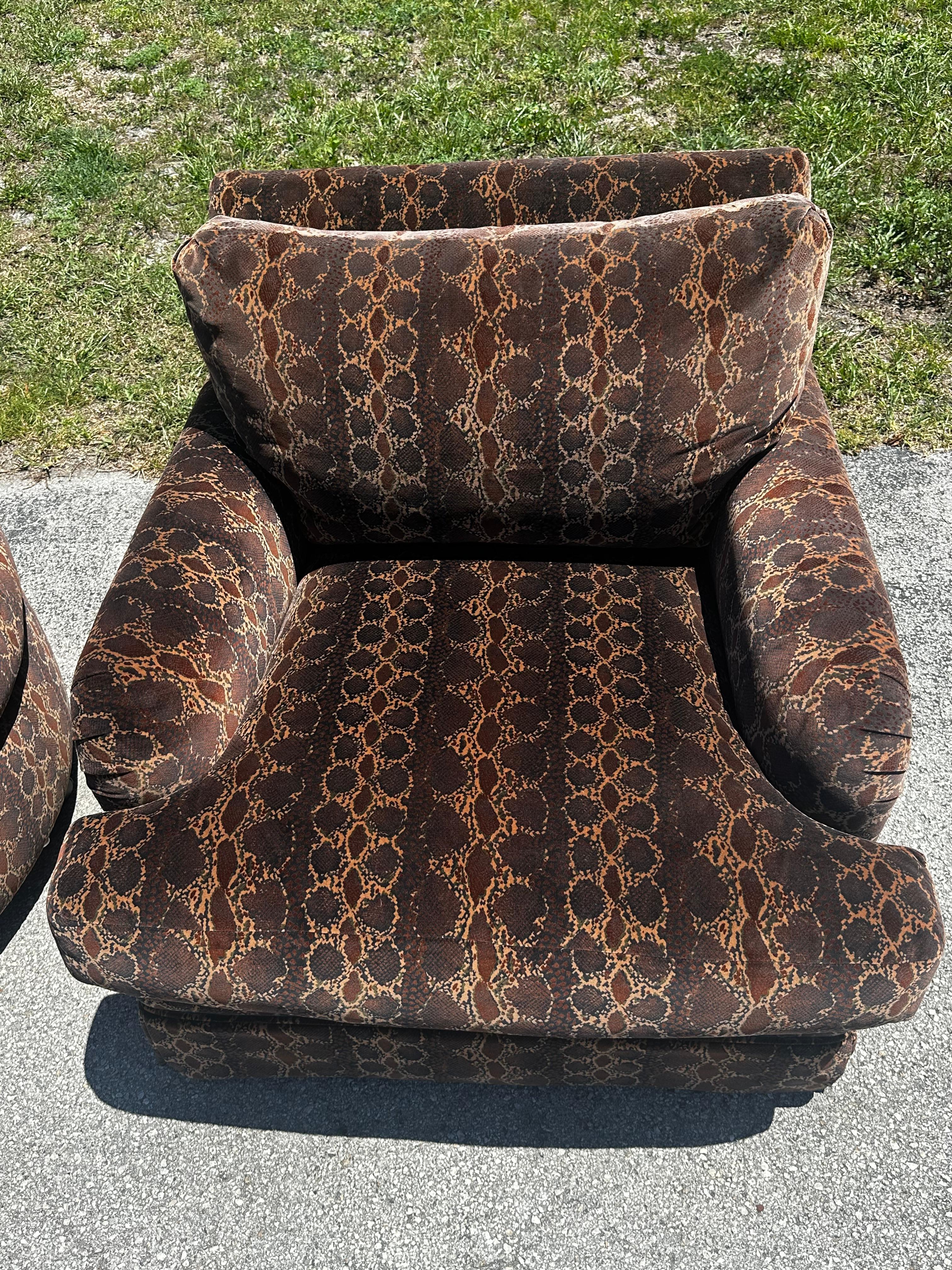 1990s Monumental Python Velvet Castors English Swivel Chairs Ottoman, Set of 3 In Good Condition For Sale In Fort Lauderdale, FL