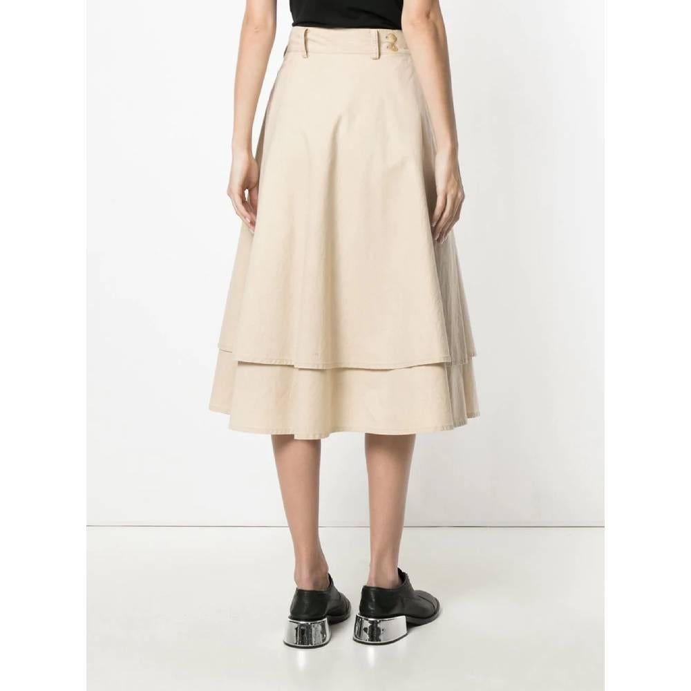 Yohji Yamamoto beige cotton double layer skirt, medium waist, belt loops at the waist and adjustable closure with buttons. Medium length.

Size: 36 FR

Flat measurements
Lenght: 76 cm

Product code: A5225

Composition: 100% Cotton

Made in: