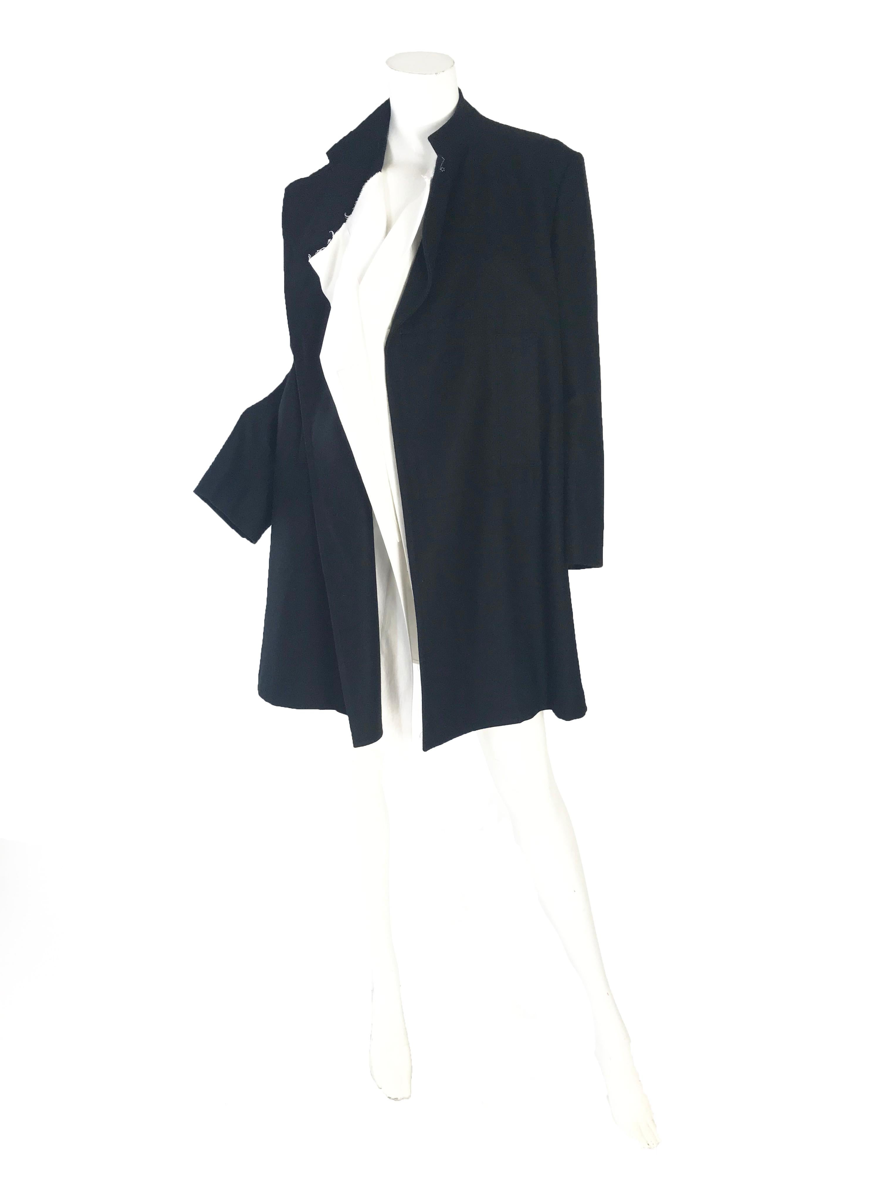 1990s Y's Yohji Yamamoto blk wool coat with white cotton interior. 

Made in Japan
Size 3 / L
