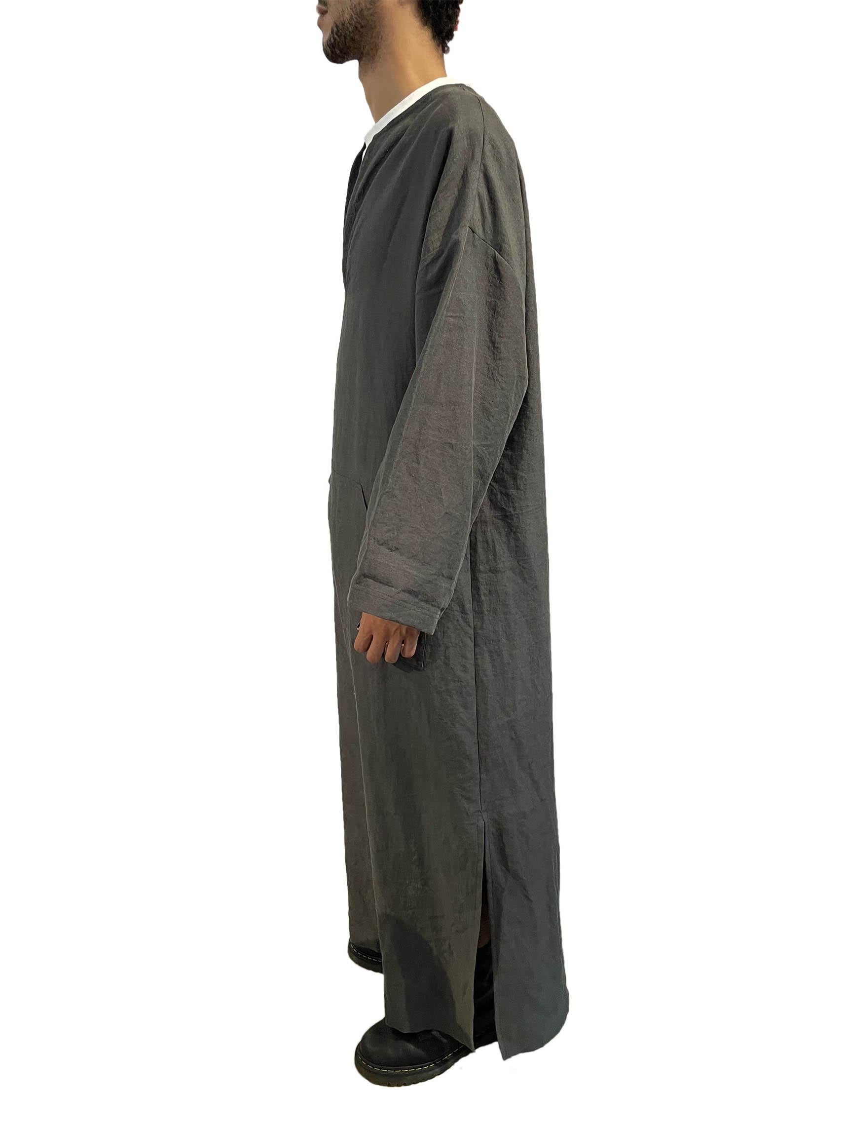 1990S YUME Grau Leinen V-Ausschnitt mit Taschen Kaftan (Schwarz) im Angebot