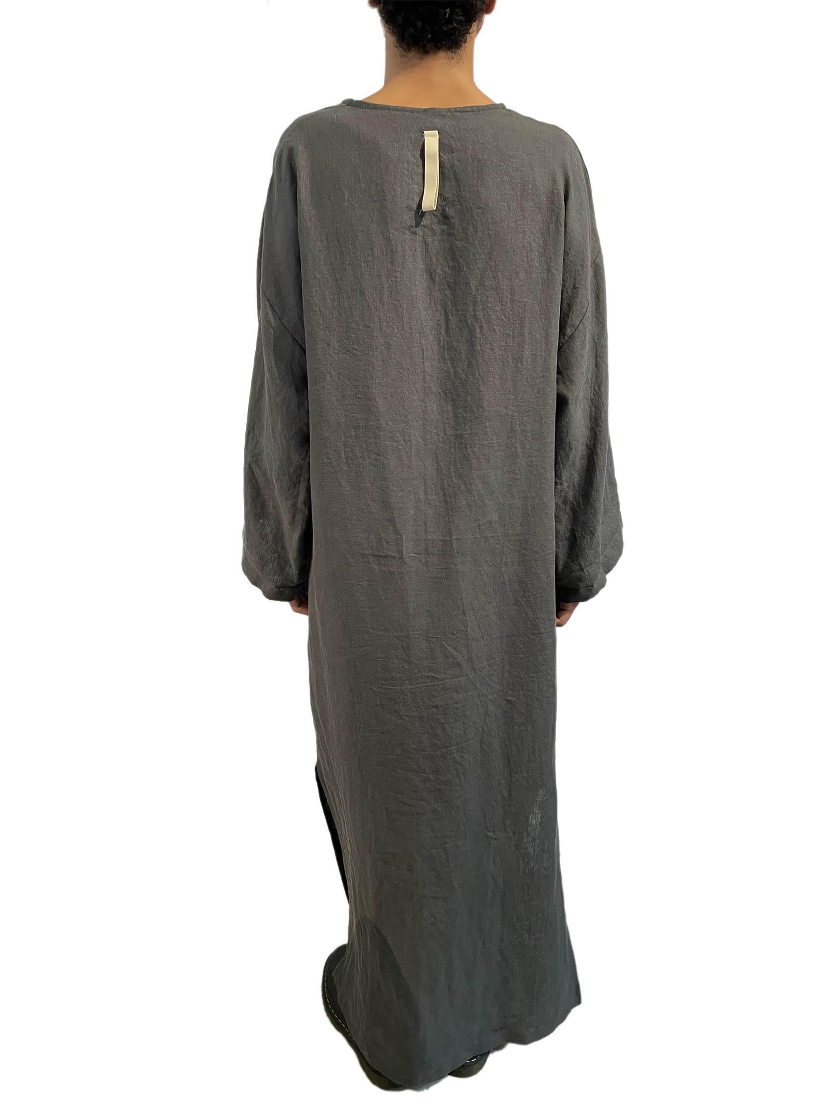 1990S YUME Grau Leinen V-Ausschnitt mit Taschen Kaftan im Angebot 3