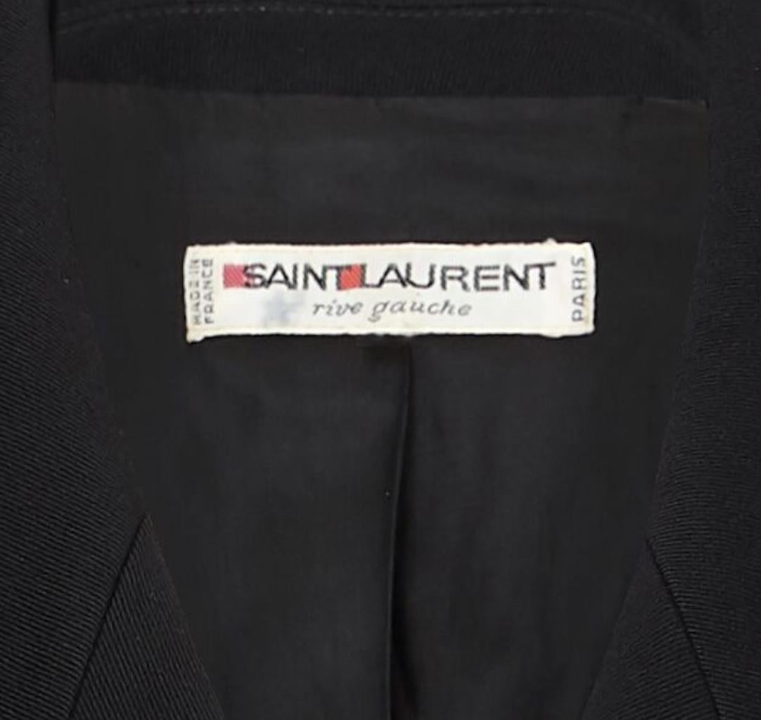 1990er Jahre Yves Saint Laurent Schwarze doppelreihige Jacke Damen im Angebot