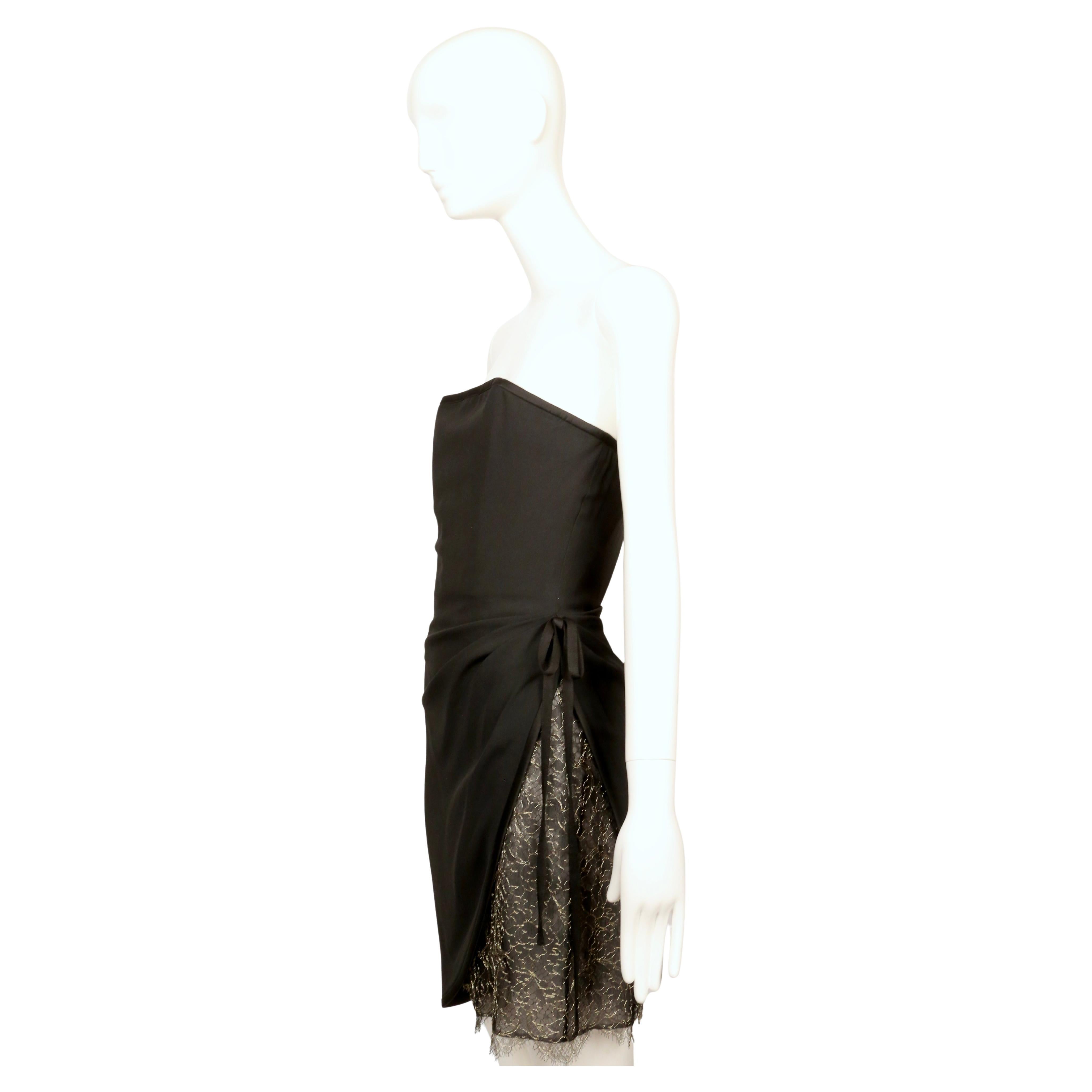 1990er Jahre YVES SAINT LAURENT schwarzes drapiertes trägerloses Kleid mit Spitze im Angebot 5