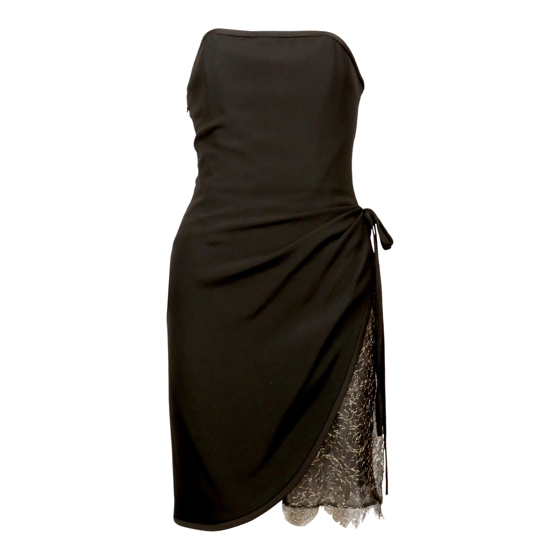 1990er Jahre YVES SAINT LAURENT schwarzes drapiertes trägerloses Kleid mit Spitze im Angebot