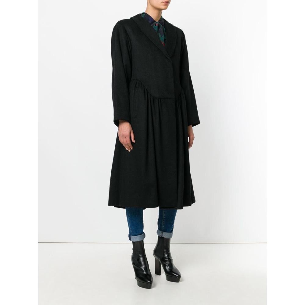 1990s Yves Saint Laurent Black Wool Coat In Good Condition For Sale In Lugo (RA), IT
