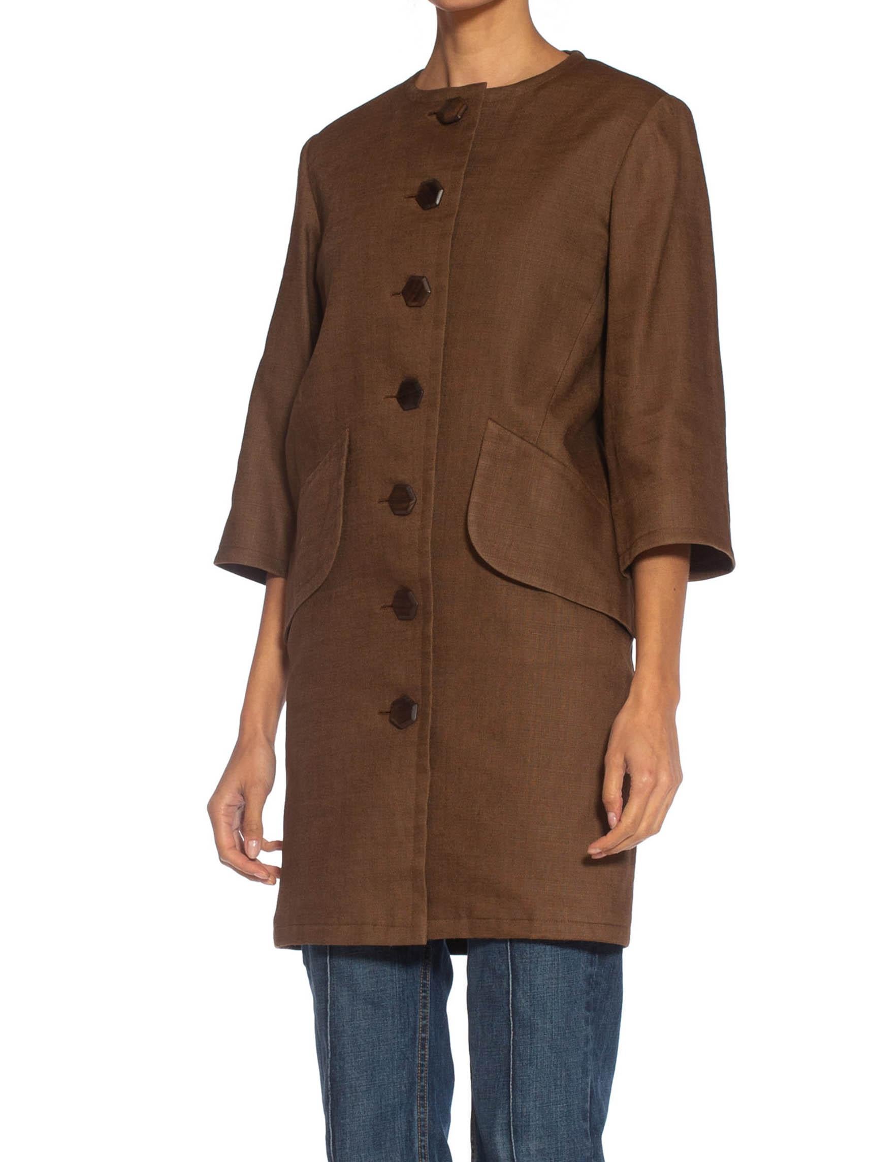 1990S Yves Saint Laurent Giacca 3/4 in lino marrone Haute Couture con Wood In condizioni buone in vendita a New York, NY