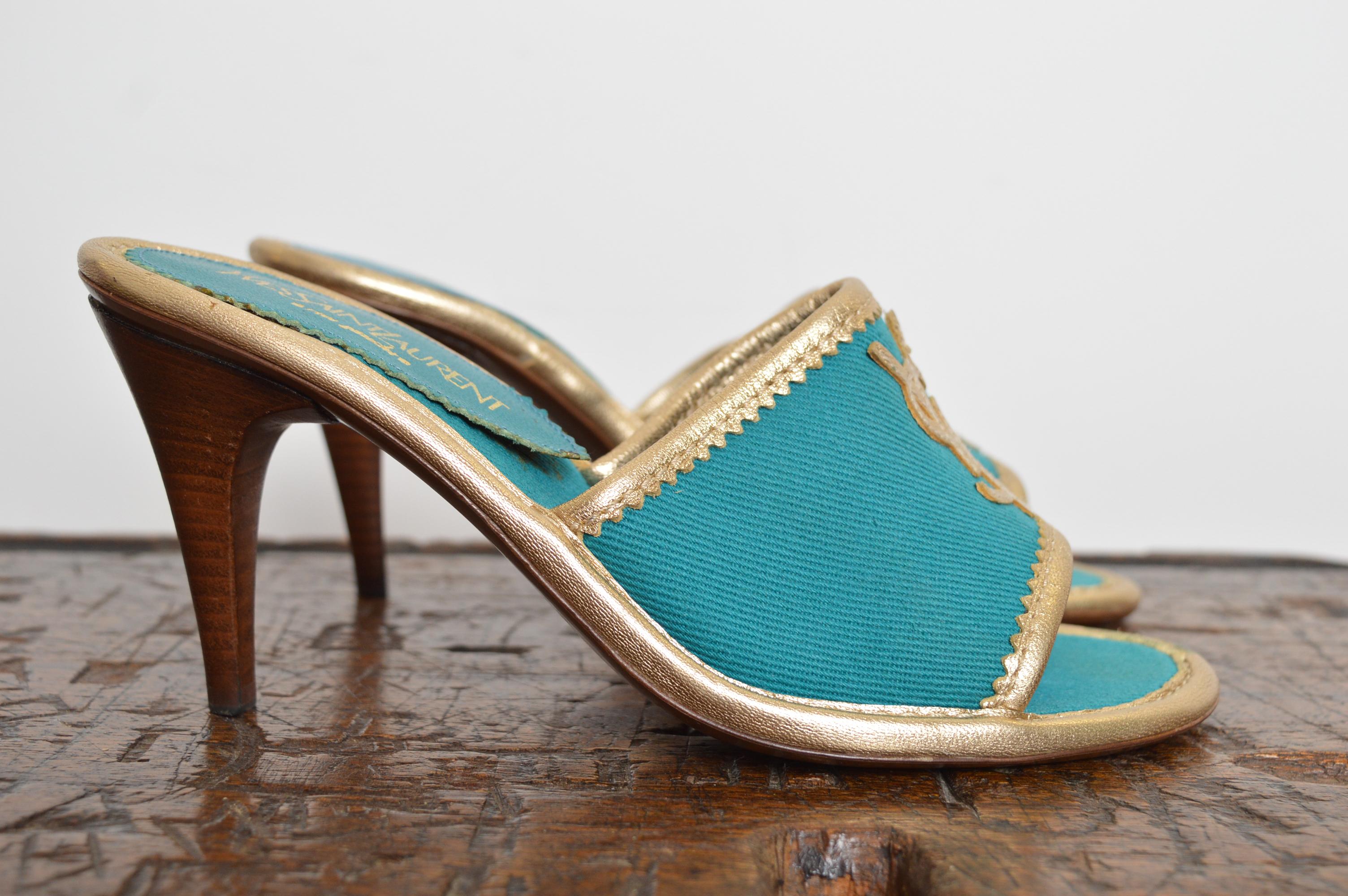 1990's Yves Saint Laurent Leinwand Teal Türkis & Gold Slip On Mules High Heels im Angebot 5