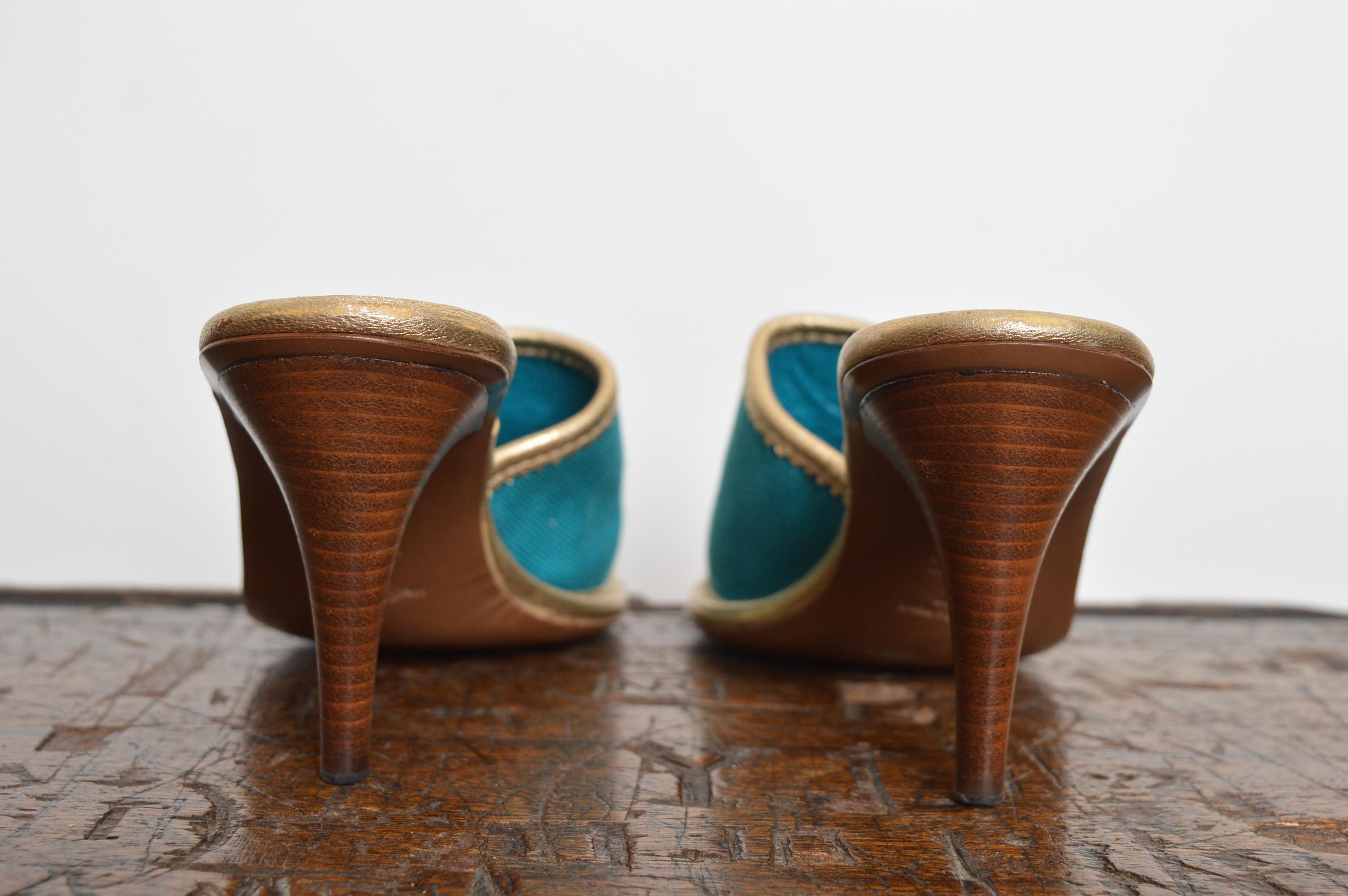 1990's Yves Saint Laurent Leinwand Teal Türkis & Gold Slip On Mules High Heels im Angebot 7