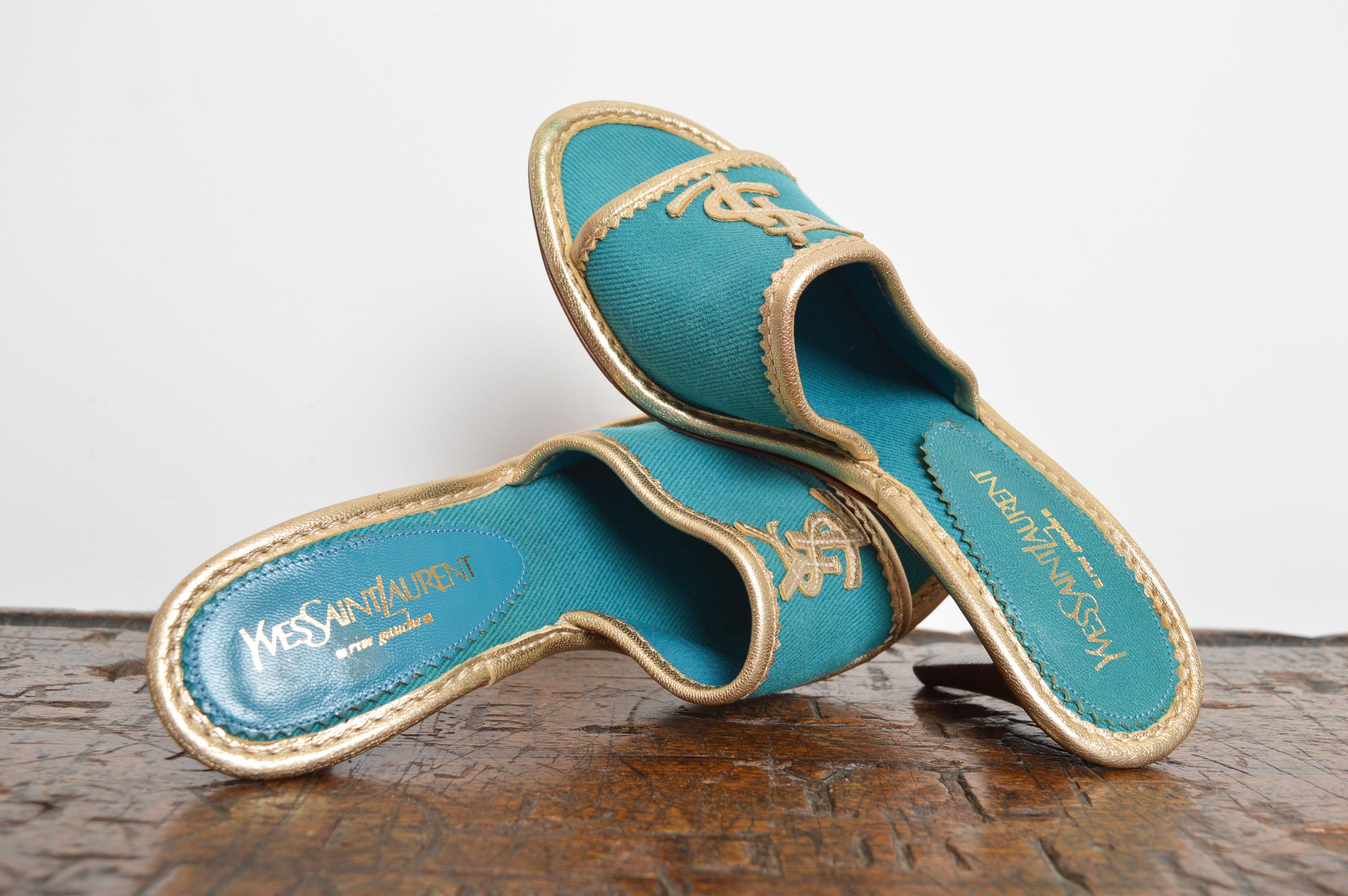 1990's Yves Saint Laurent Leinwand Teal Türkis & Gold Slip On Mules High Heels im Angebot 8