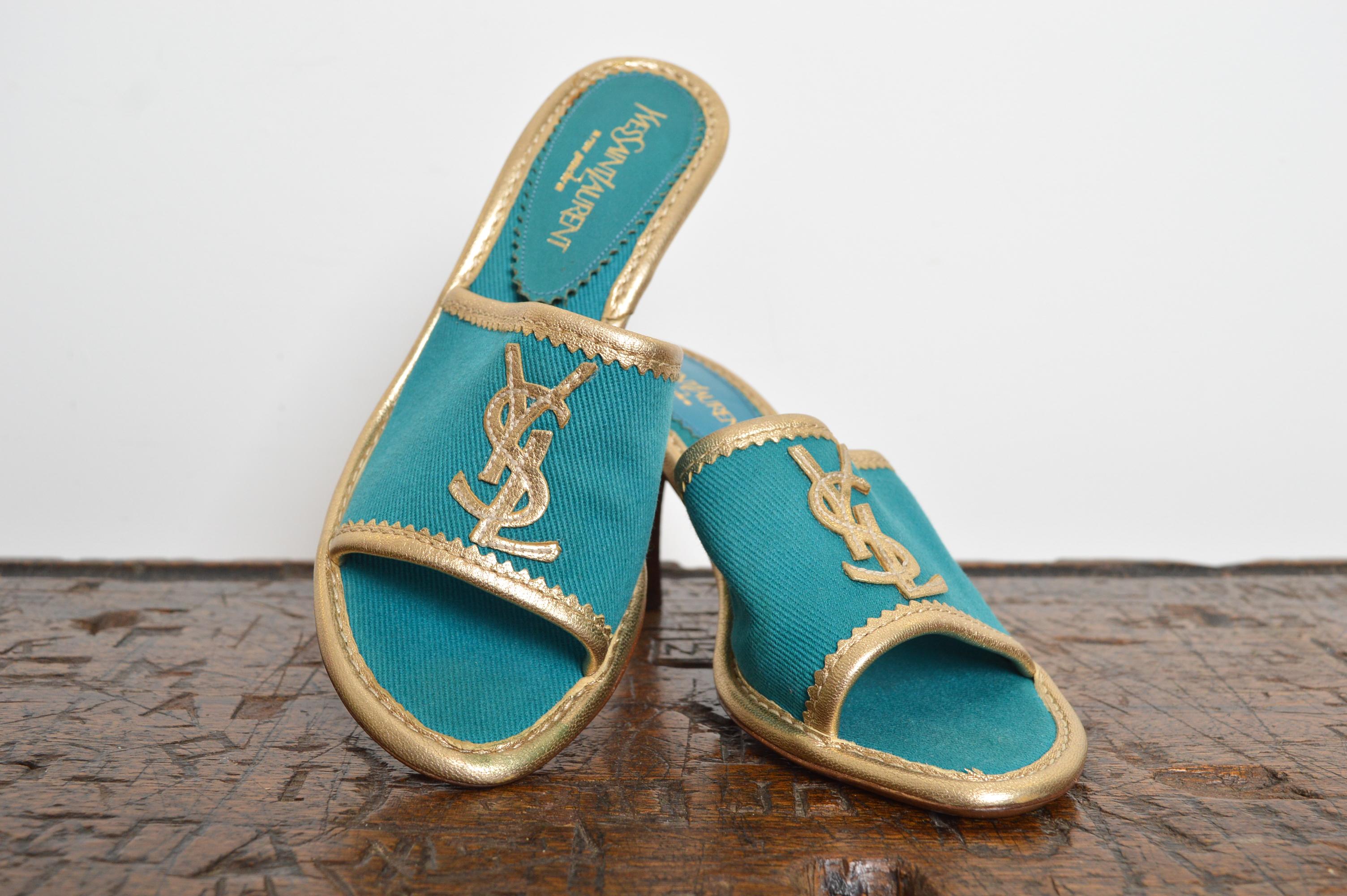 1990's Yves Saint Laurent Leinwand Teal Türkis & Gold Slip On Mules High Heels im Angebot 14