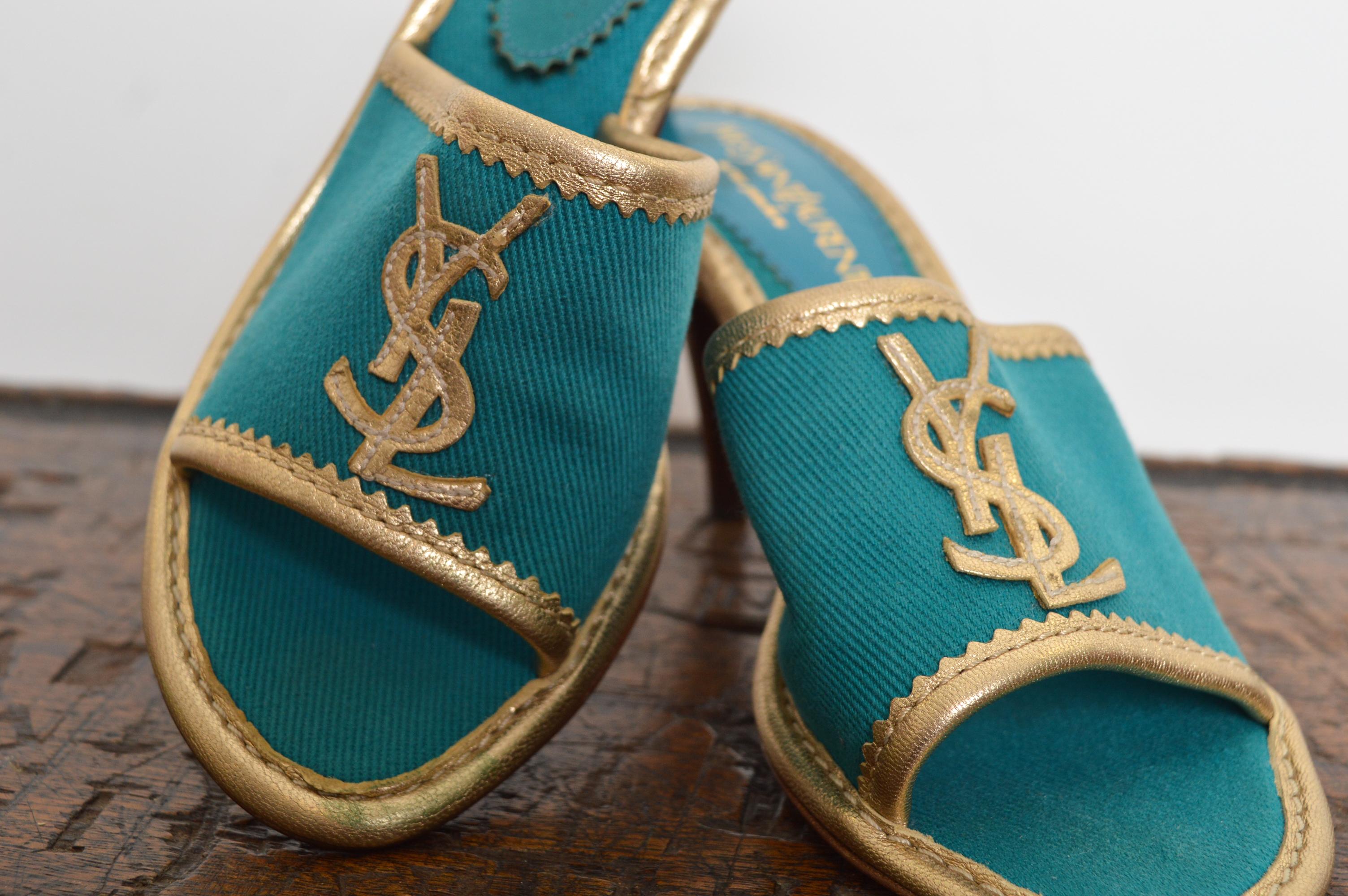 1990's Yves Saint Laurent Leinwand Teal Türkis & Gold Slip On Mules High Heels im Angebot 15