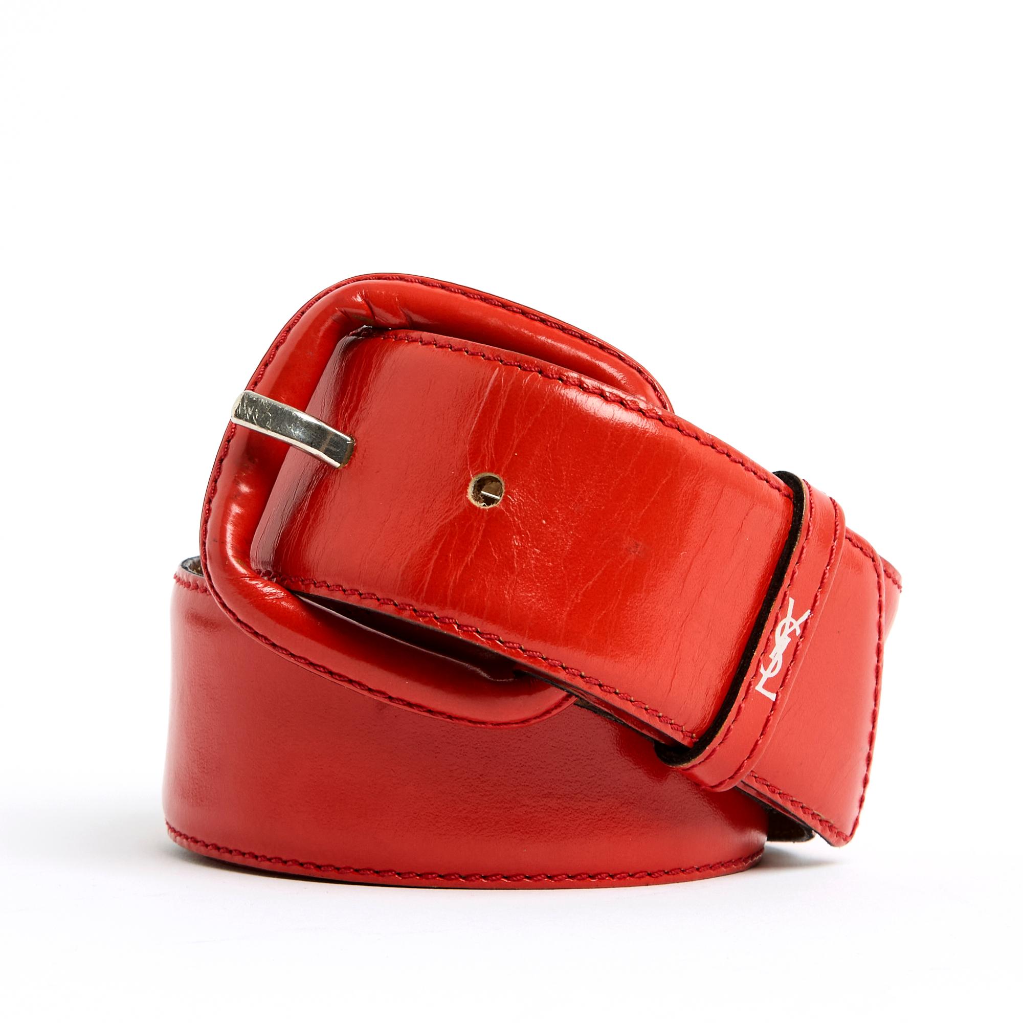 Yves Saint Laurent belt circa 1990 in smooth coral red leather, pin buckle covered in leather, YSL logo loop Size 70: total length of the belt 85 cm, 5-hole closure (all original) from 66 to 77 cm, width of the belt 3.8 cm, buckle dimensions 5.8 x