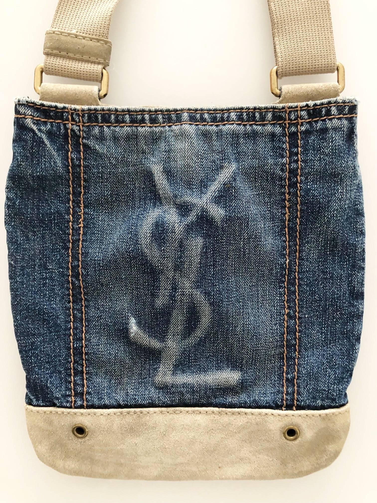 Blue Denim Yves Saint Laurent cross-body shoulder bag, logo on denim, suede details, inside zipped pocket, long adjustable strap , Made in France

Condition: good 1990s, some sign of wear and a mark in the inside, some wear/slight mark on the back