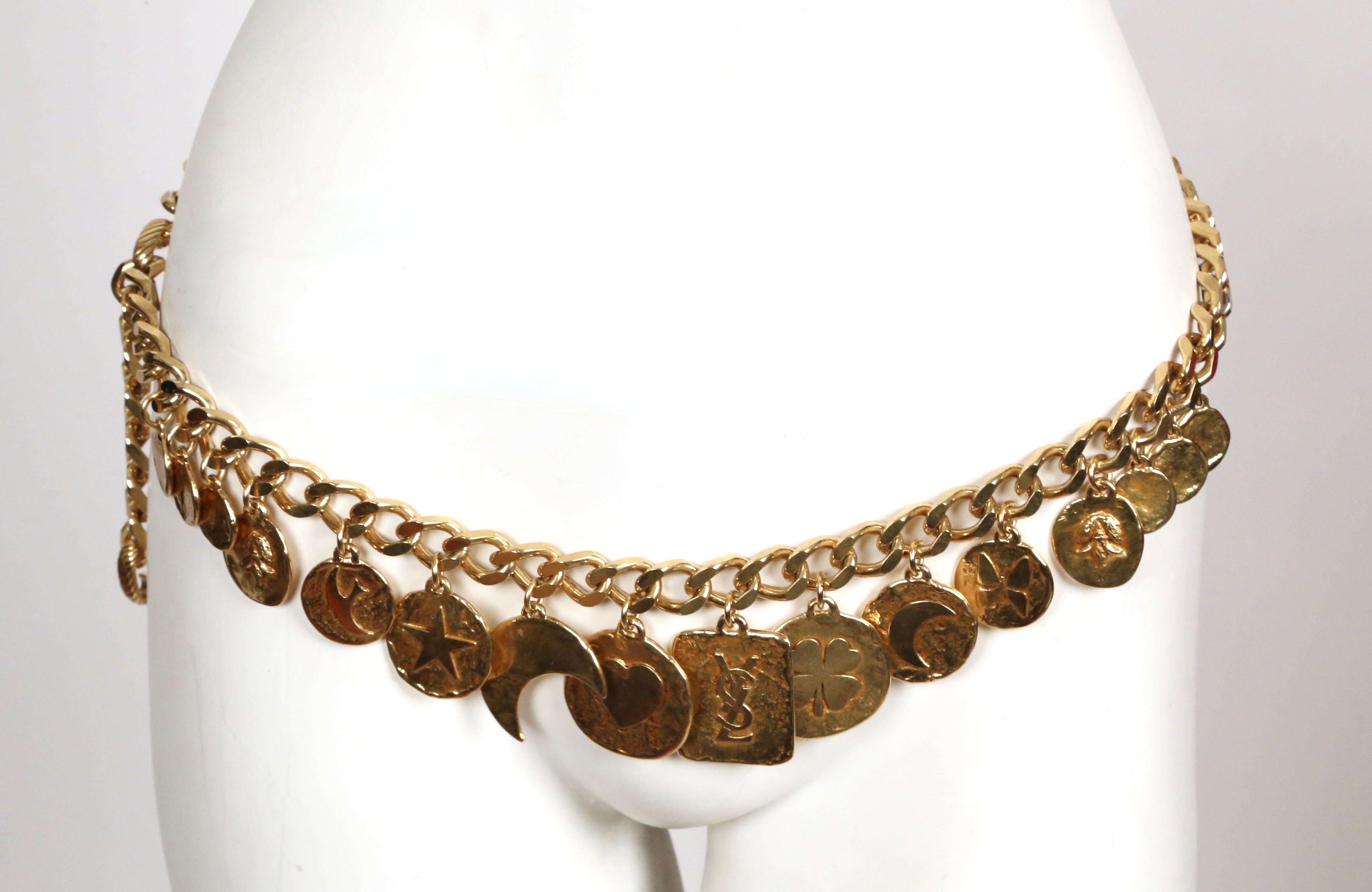 YVES SAINT LAURENT, ceinture ou collier à breloques à pièces dorées des années 1990 Unisexe en vente