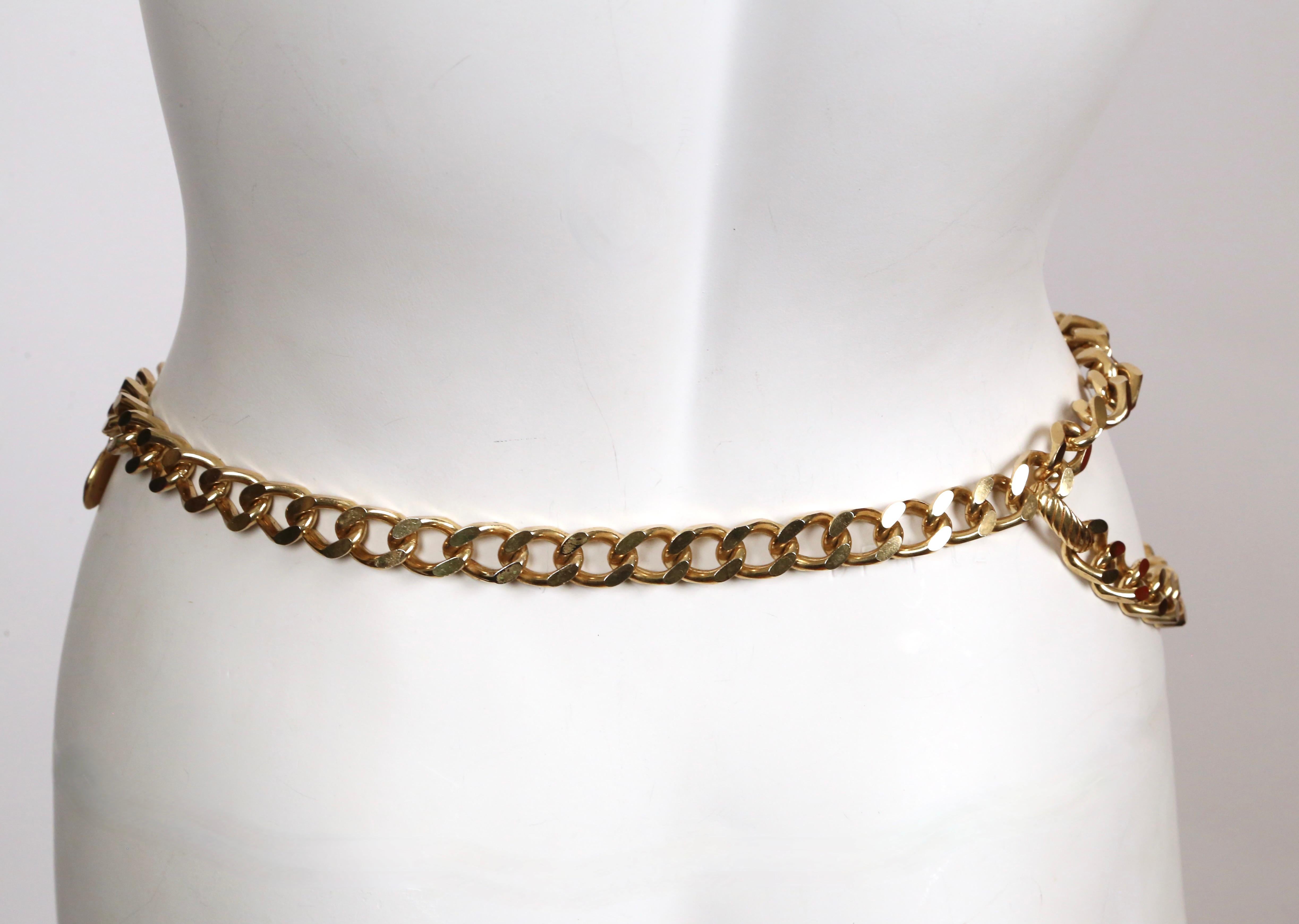 YVES SAINT LAURENT, ceinture ou collier à breloques à pièces dorées des années 1990 en vente 2