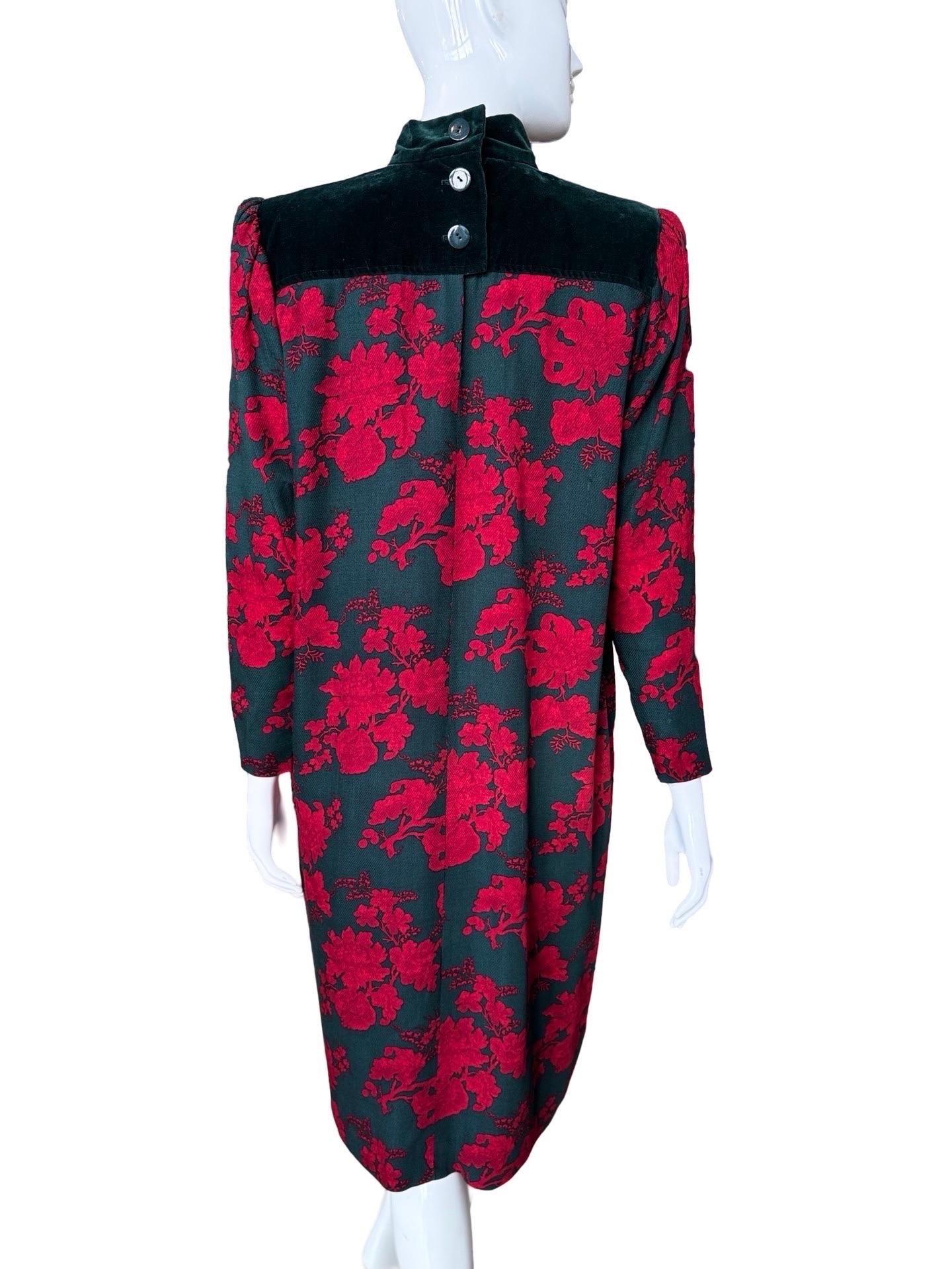 1990s Yves Saint Laurent Holiday Shift Dress In Good Condition For Sale In Miami, FL