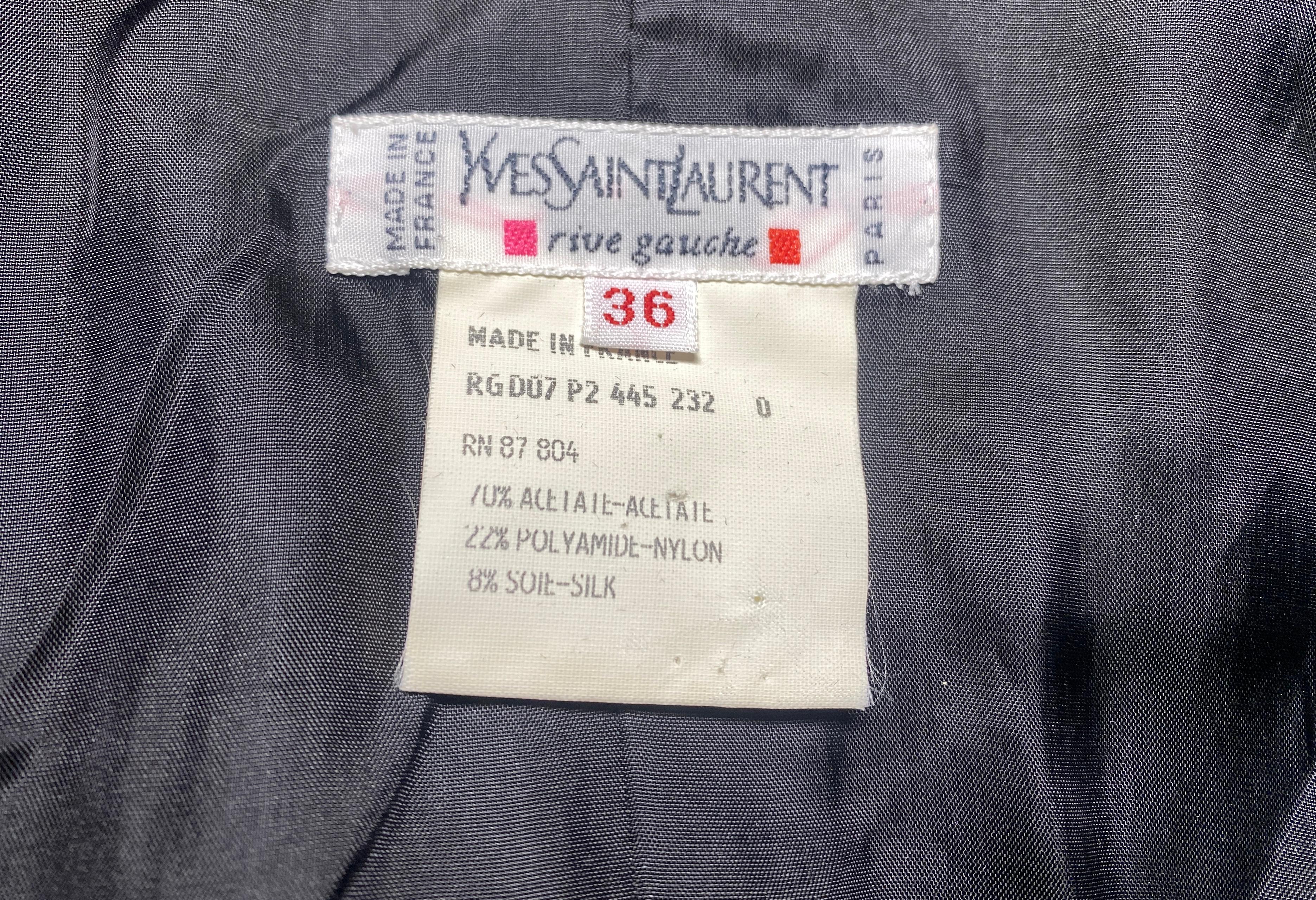 Tailleur blazer et jupe bleu marine Yves Saint Laurent, années 1990 en vente 1