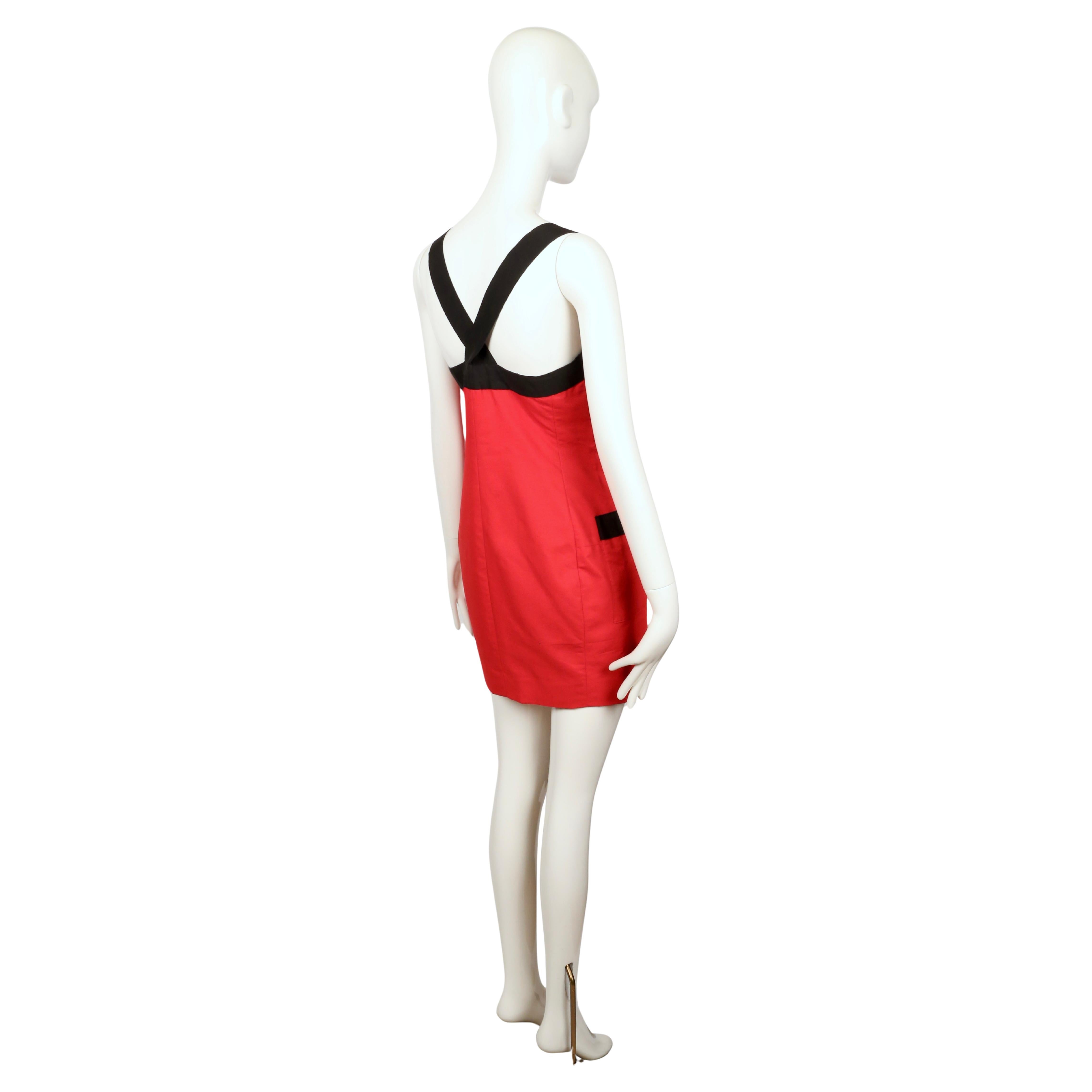 Vestido de algodón rojo YVES SAINT LAURENT de los años 90 con ribete de grosgrain negro en venta 2