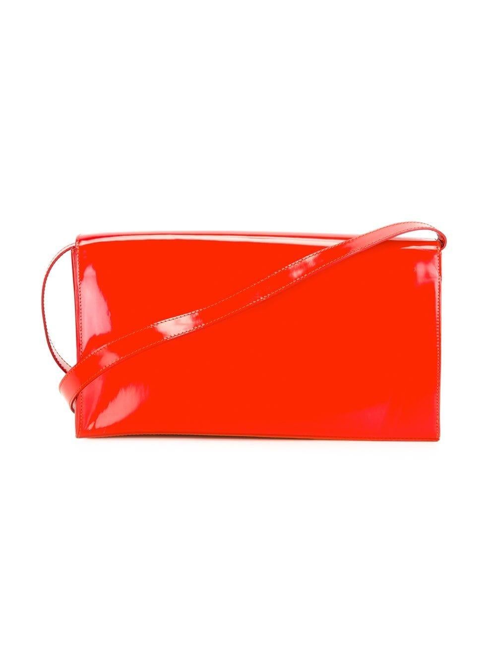 1990s, Yves Saint Laurent red patent leather shoulder bag featuring a rectangular body, a foldover top with magnetic closure, a shoulder strap detachable (55,1 in. (140 cm)), an internal zipped pocket and an internal logo plaque. 
In excellent