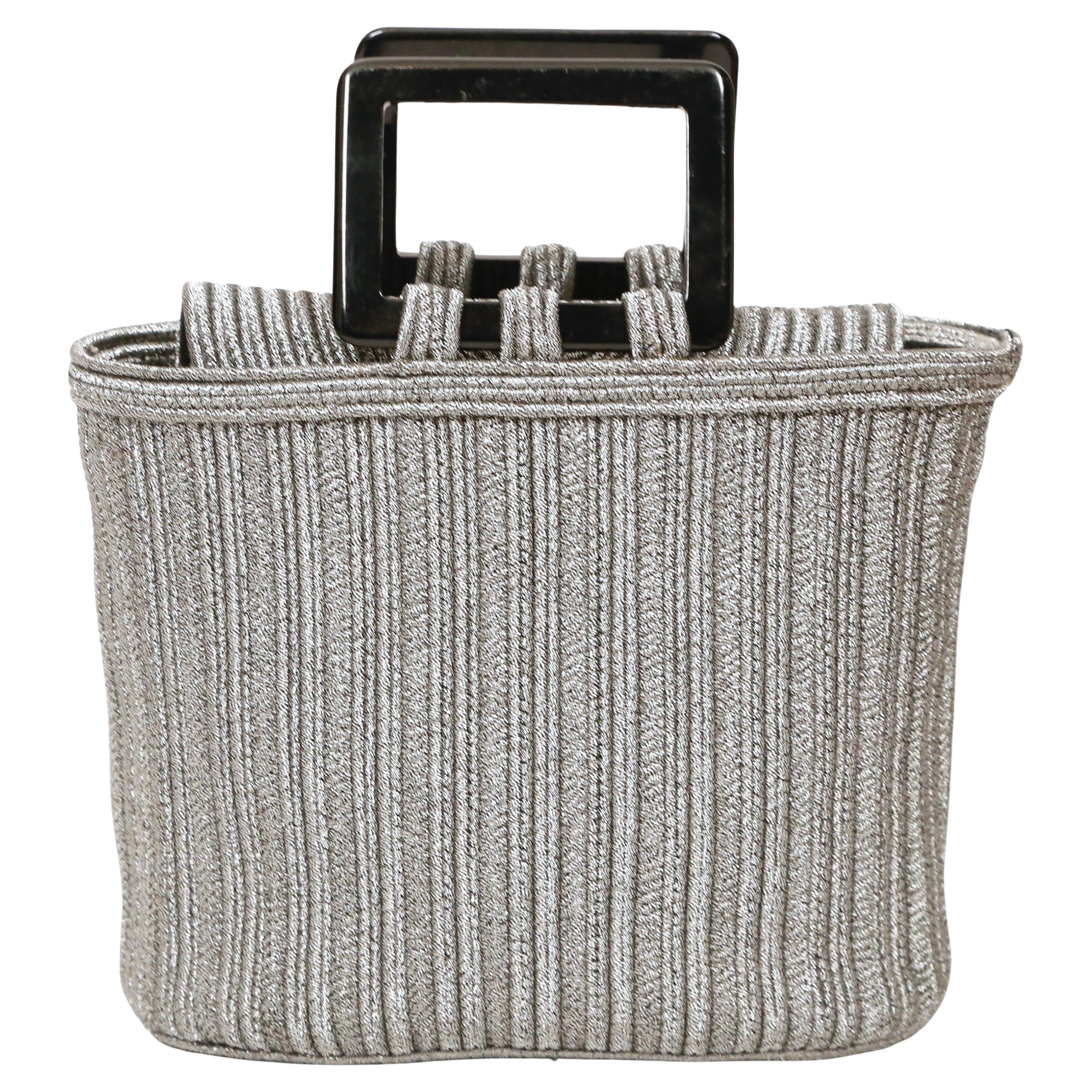 1990er Jahre YVES SAINT LAURENT silberne & schwarze „Passementerie“ Henkeltasche (Grau) im Angebot