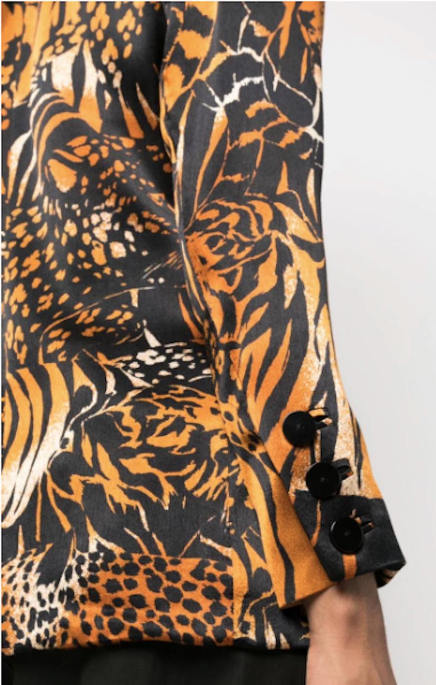 1990s Yves Saint Laurent YSL Animal Print Silk Jacket In Good Condition For Sale In Paris, FR