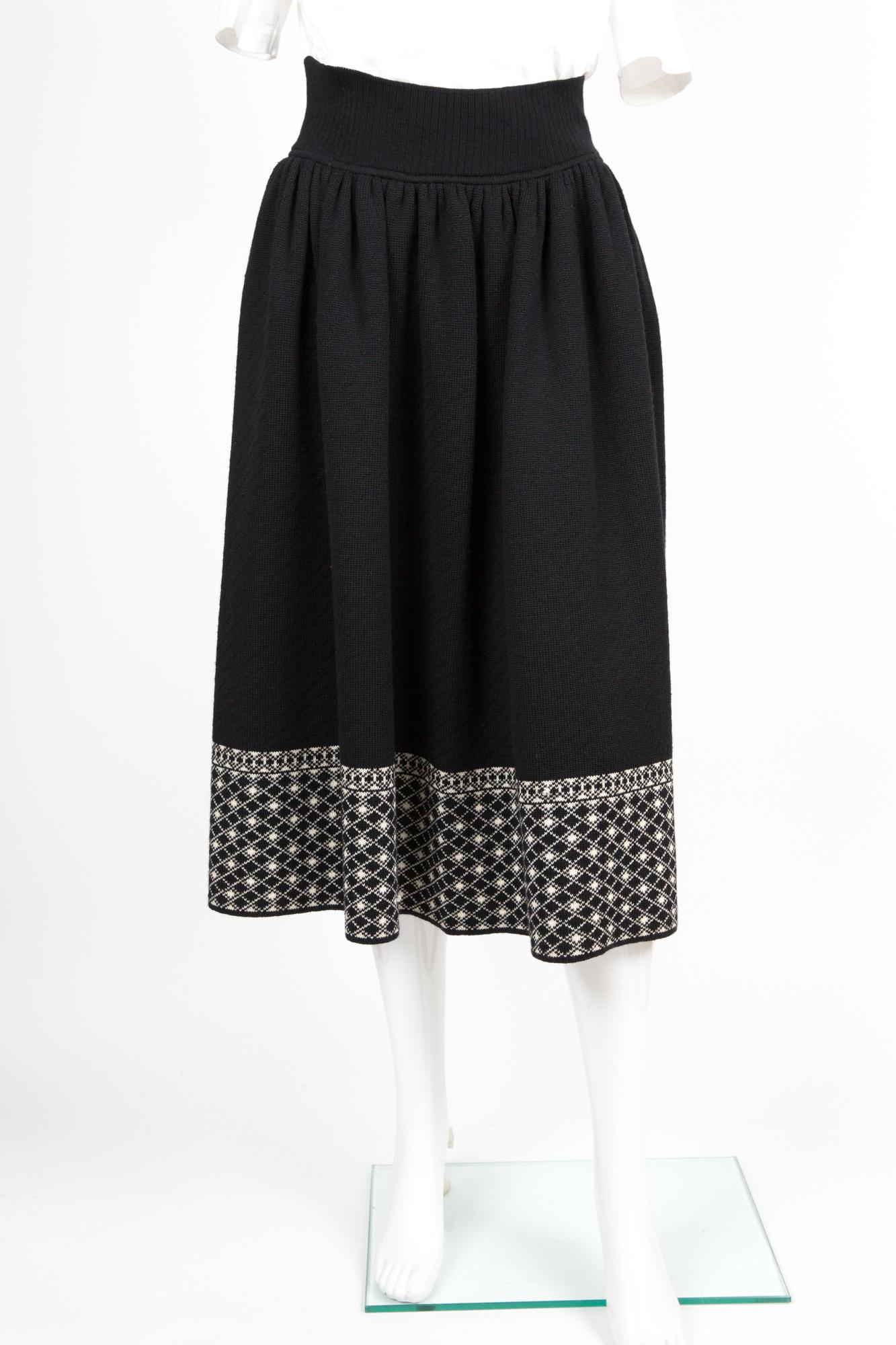 1990s Yves Saint Laurent YSL Black Jacquard Wool Skirt In Good Condition For Sale In Paris, FR