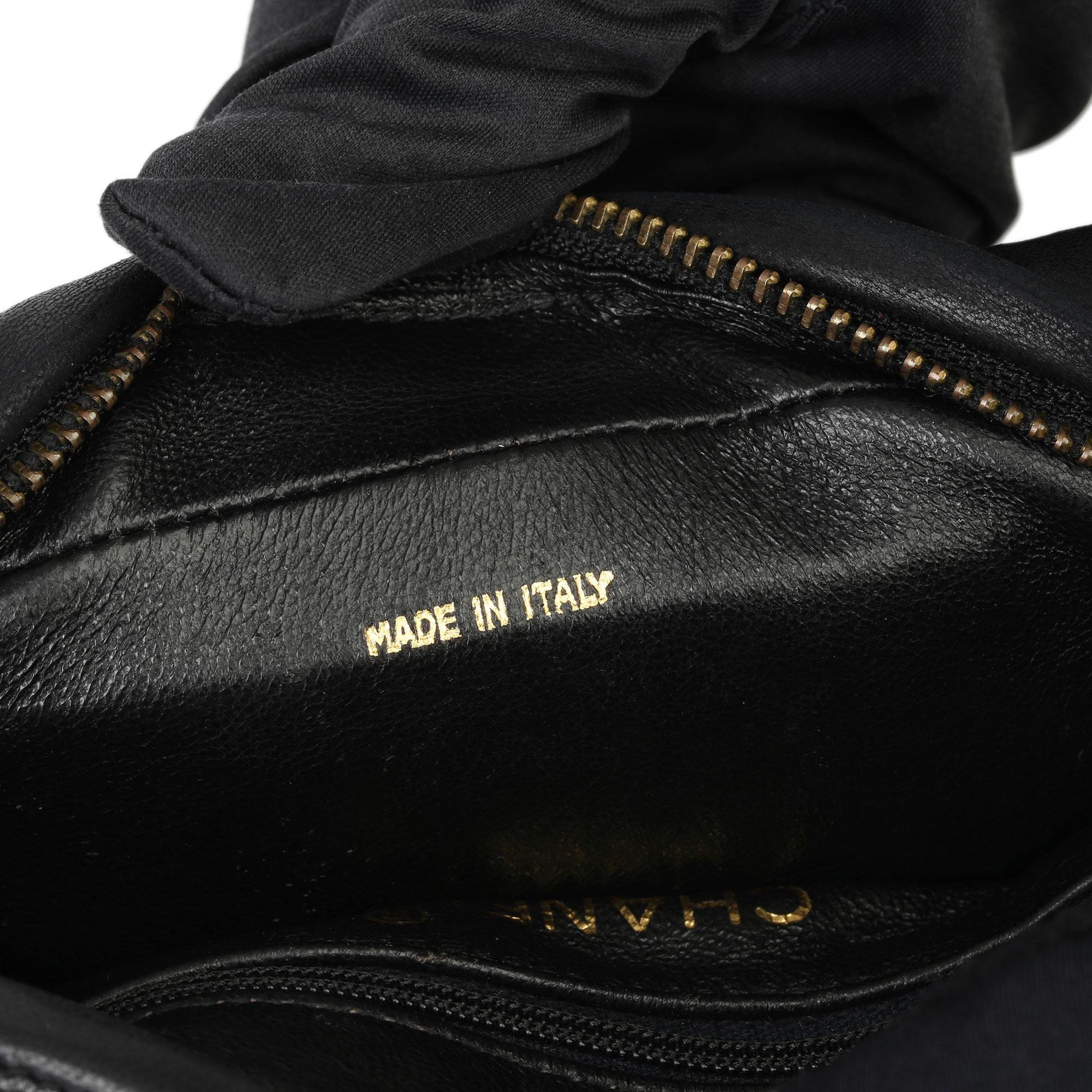 1991 Chanel Schwarz gesteppt Lammfell Vintage zeitlos Fransen Kameratasche 5