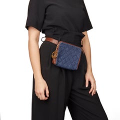 1991 Chanel Blue Quilted Denim & Braunes Lammfell Vintage Timeless Charm Gürteltasche