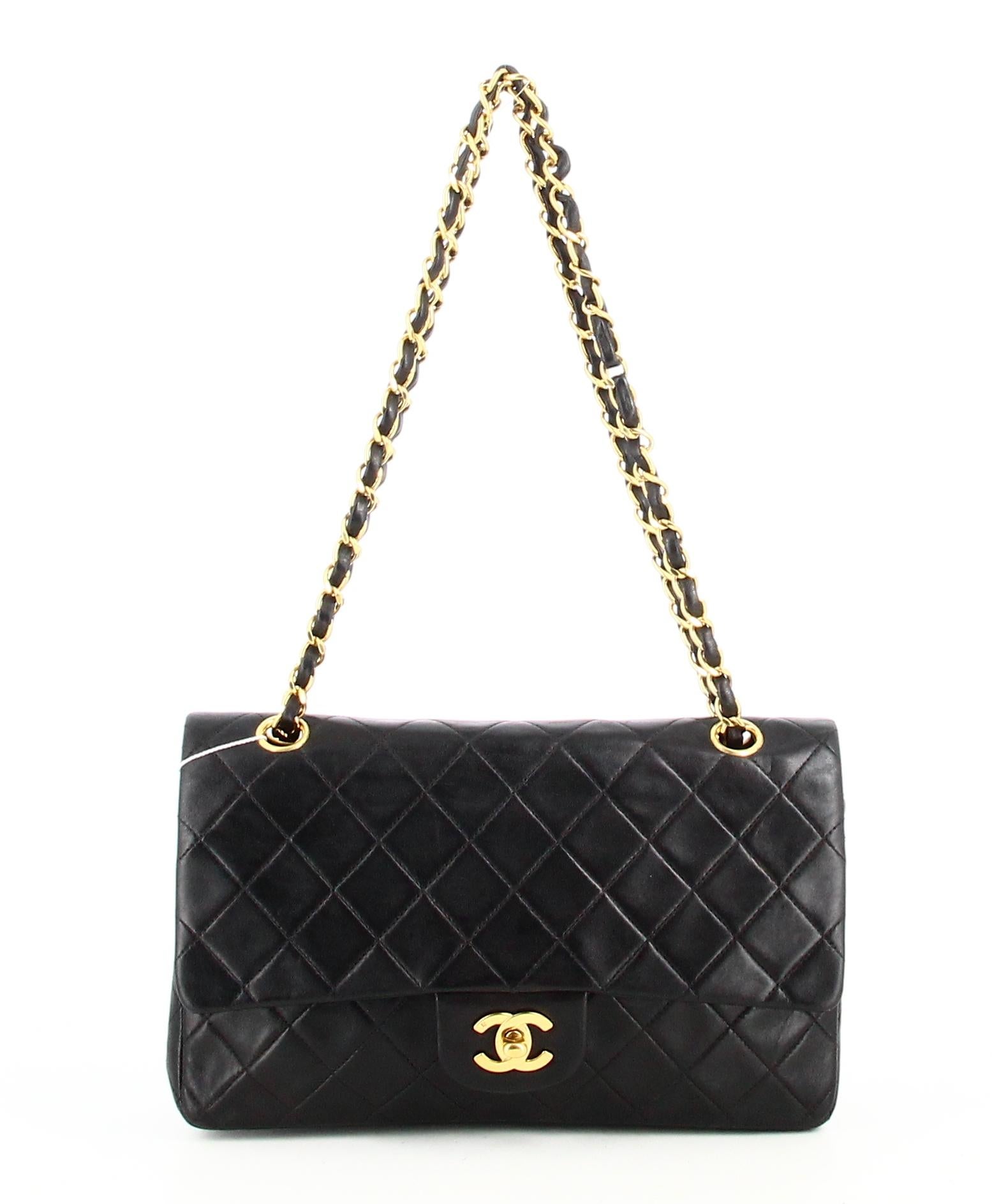 1991 Chanel Timeless Handbag In Black Quilted Leather 

- Good condition. Shows very slight signs of wear over time
- Chanel timeless handbag
- Black quilted leather
- Clasp: double C golden Chanel logo
- Double golden chain intertwined in black