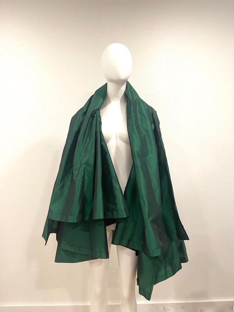 1991 DOLCE & GABBANA Smaragdgrünes Satin-Mantelkleid Damen im Angebot