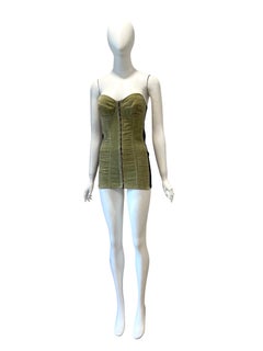 Vestido micromini de terciopelo verde con cierres de gancho de Dolce & Gabbana de 1991