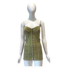Vestido micromini de terciopelo verde con cierres de gancho de Dolce & Gabbana de 1991