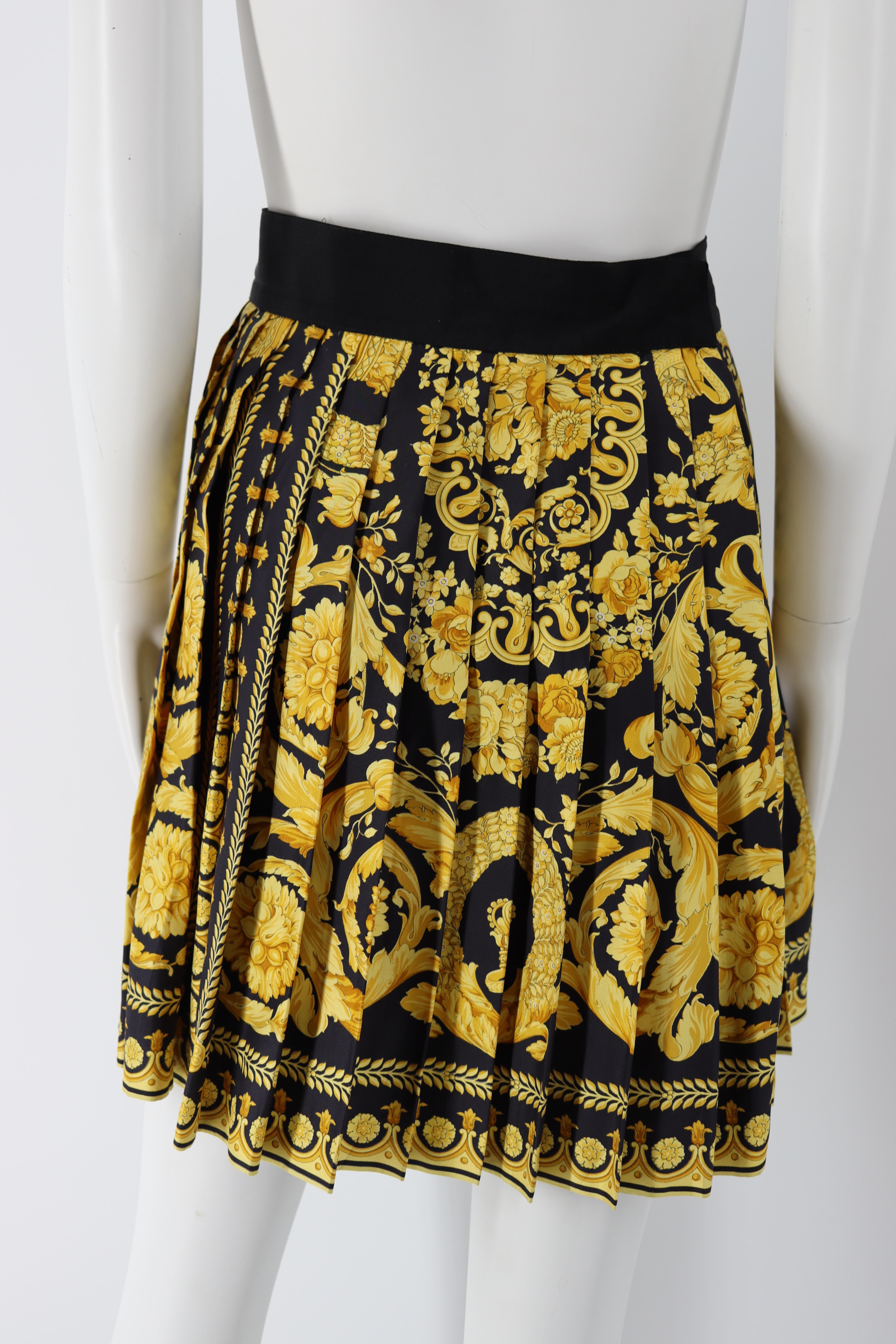 1991 Gianni Versace Couture Baroque Silk Skirt In Excellent Condition In PARIS, FR
