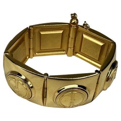 1991 Gucci Gold Tone Link 'GG' Medallion Logo Bracelet